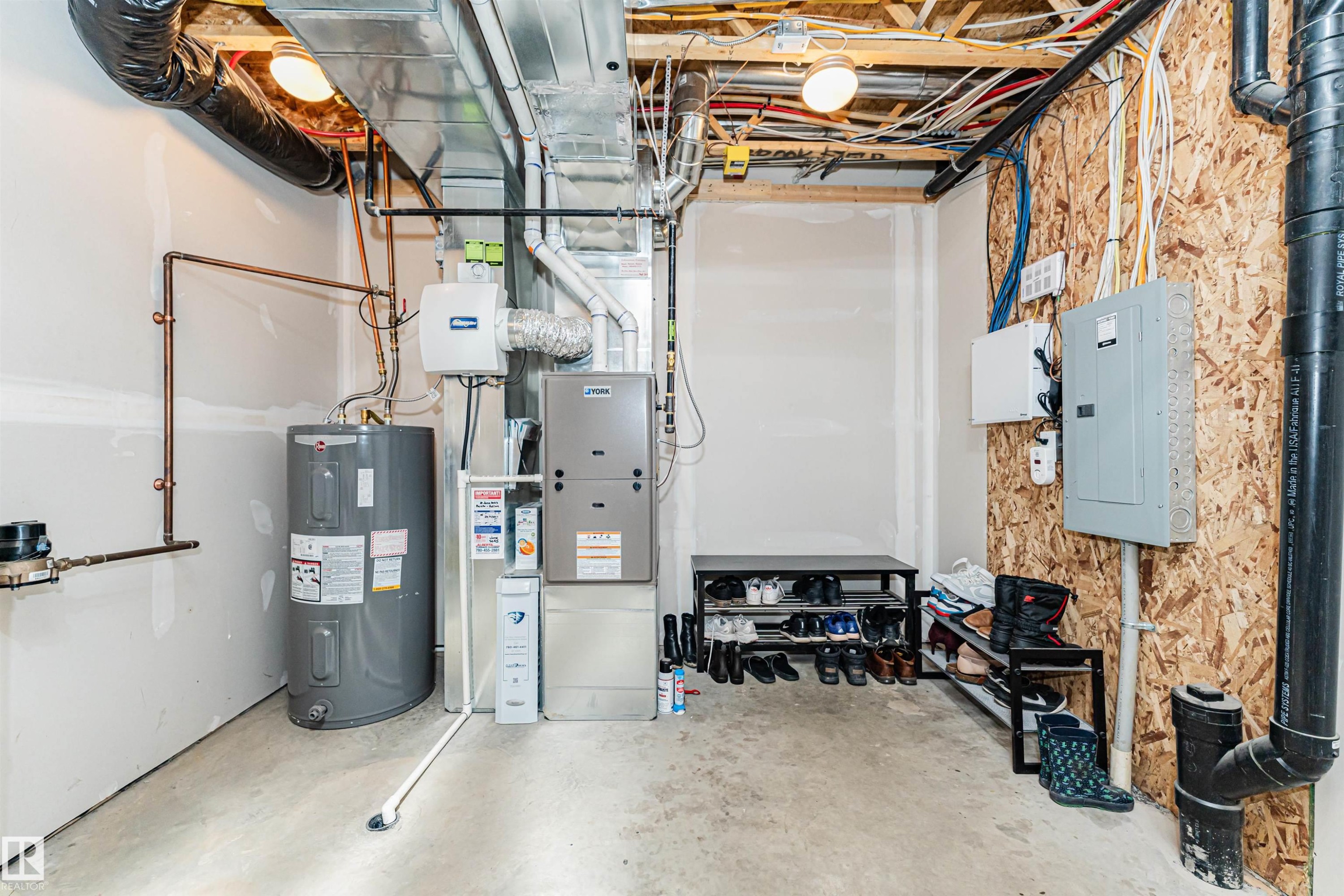 The utility area features a water heater, furnace, and exposed ductwork - 31 4029 Orchards Drive, Edmonton, autreother - Indoor Photo Showing Basement