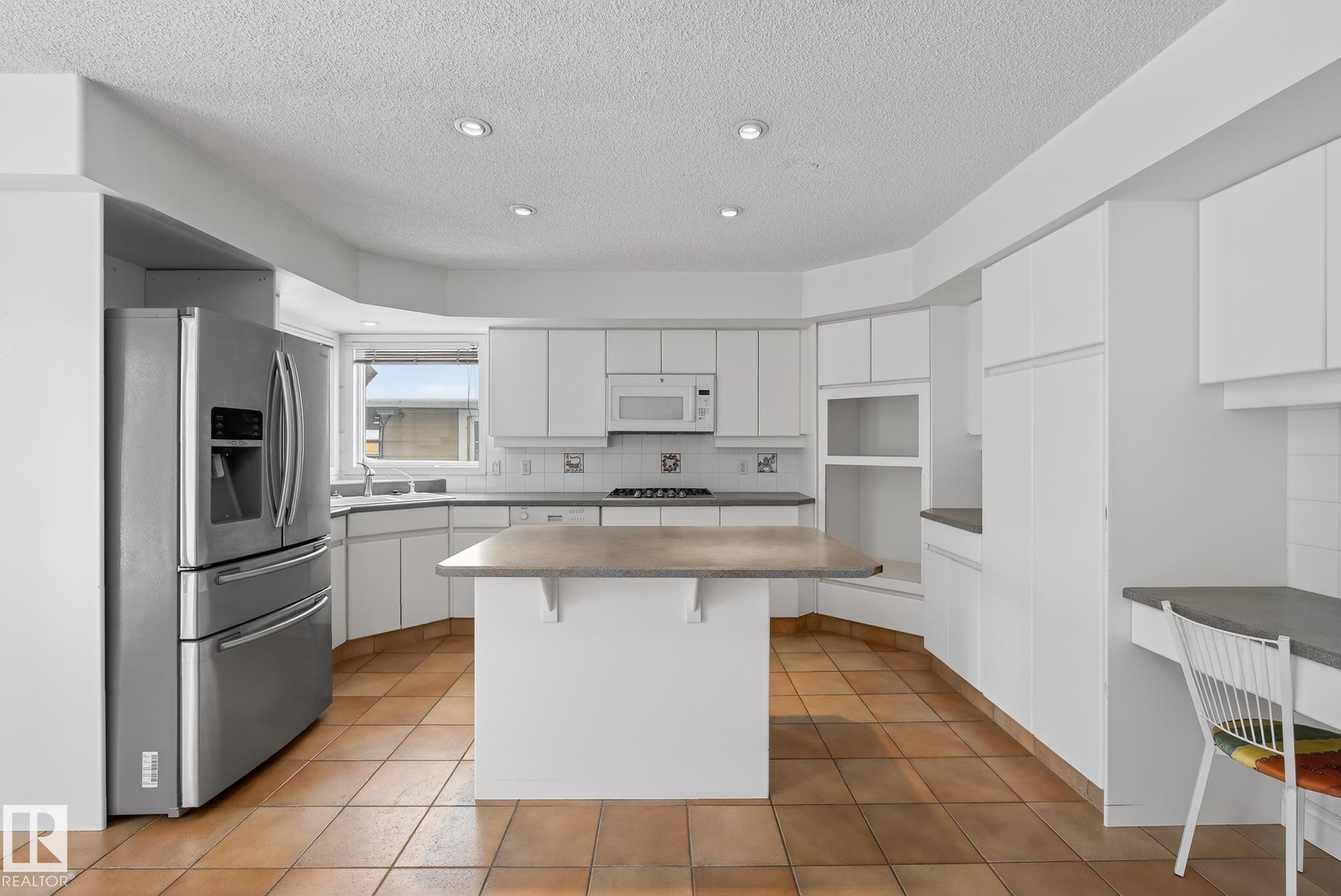 Moveable Island - 9115 77 Avenue, Edmonton, AB - Indoor Photo Showing Kitchen