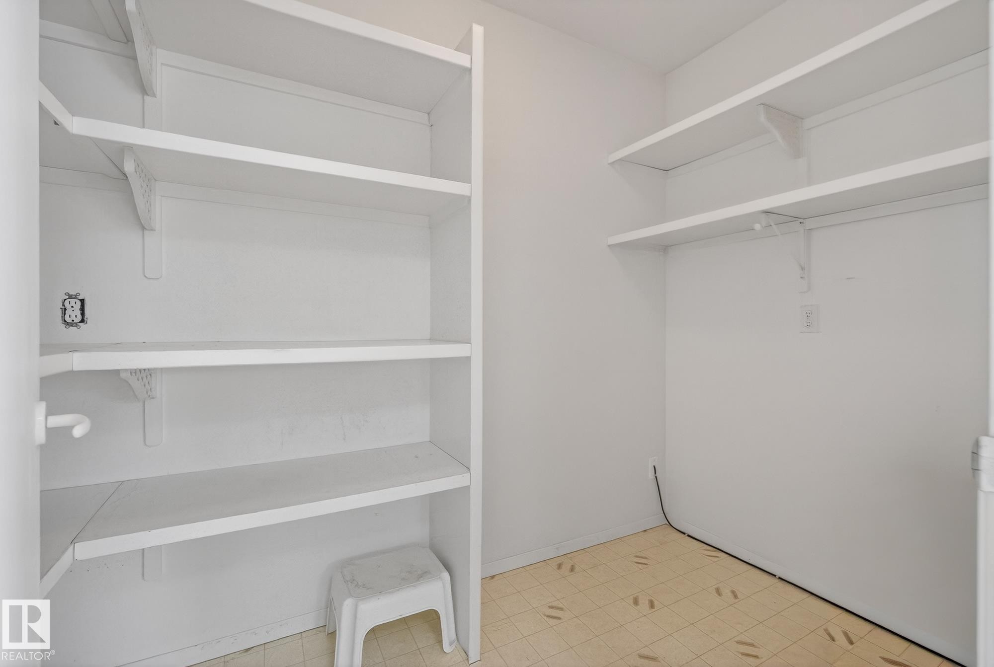 Could be used for Storage as well - 9115 77 Avenue, Edmonton, AB - Indoor With Storage