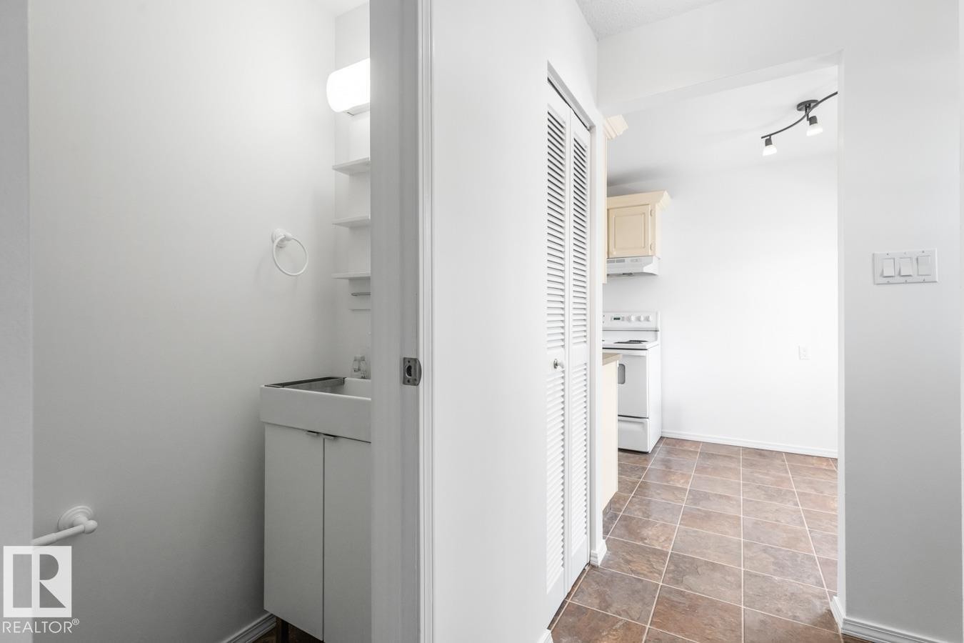 242 Primrose Gardens, Edmonton, AB - Indoor