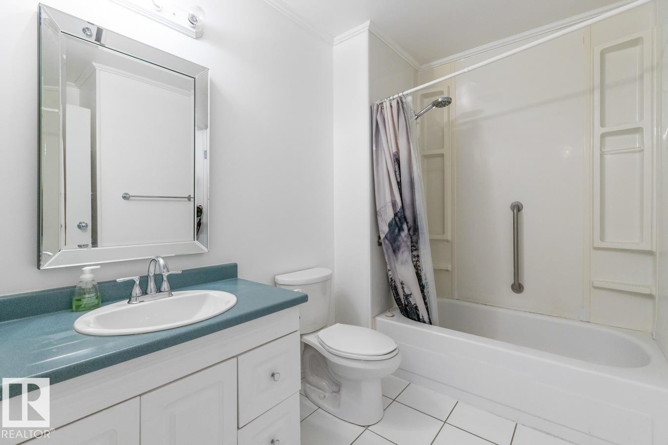 242 Primrose Gardens, Edmonton, AB - Indoor Photo Showing Bathroom
