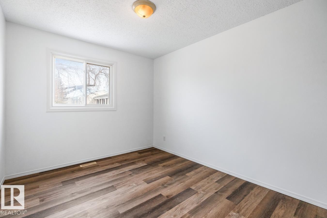 242 Primrose Gardens, Edmonton, AB - Indoor Photo Showing Other Room