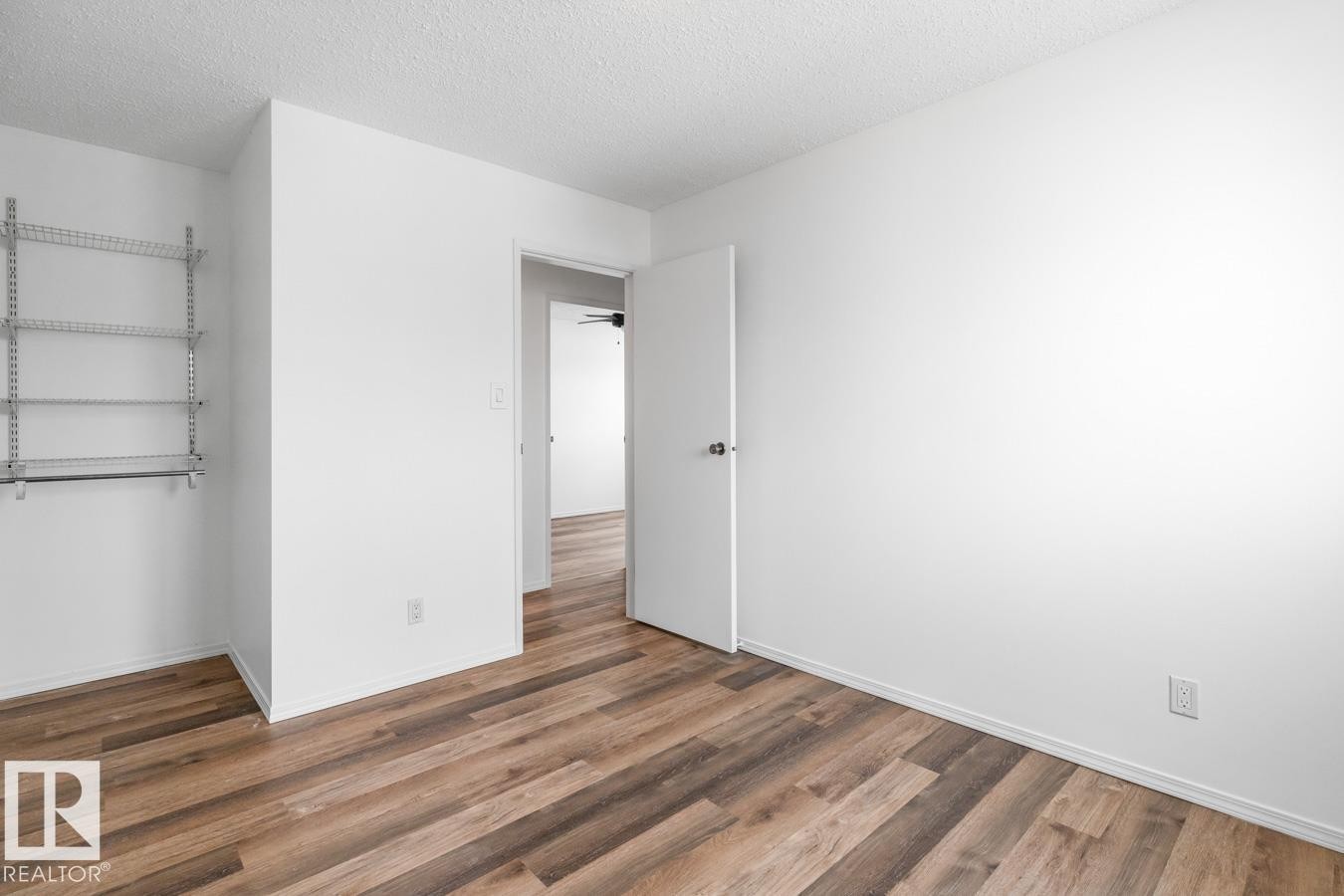 242 Primrose Gardens, Edmonton, AB - Indoor Photo Showing Other Room