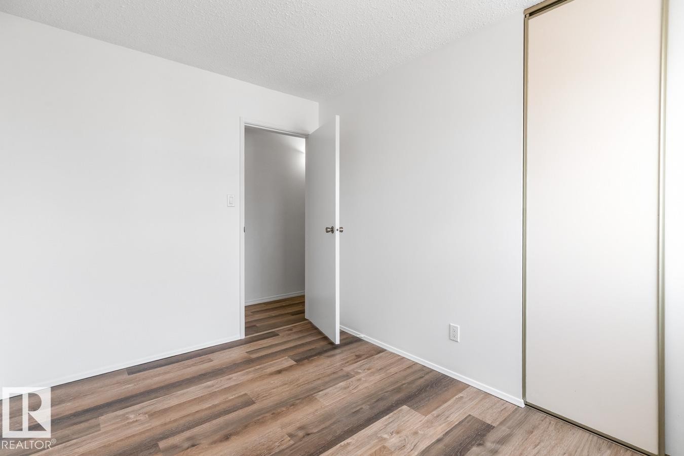 242 Primrose Gardens, Edmonton, AB - Indoor Photo Showing Other Room