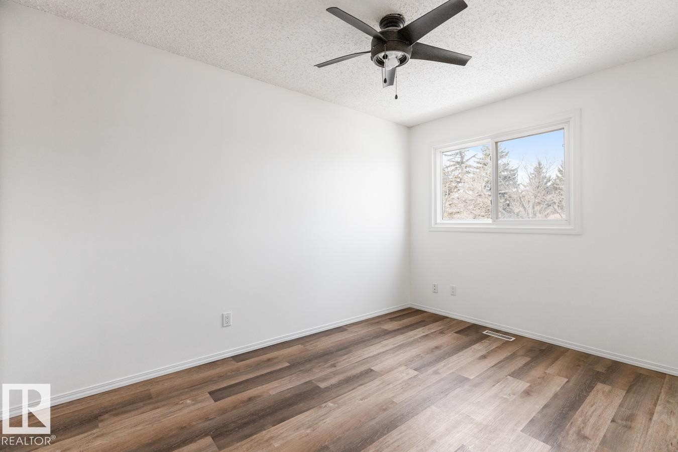 242 Primrose Gardens, Edmonton, AB - Indoor Photo Showing Other Room