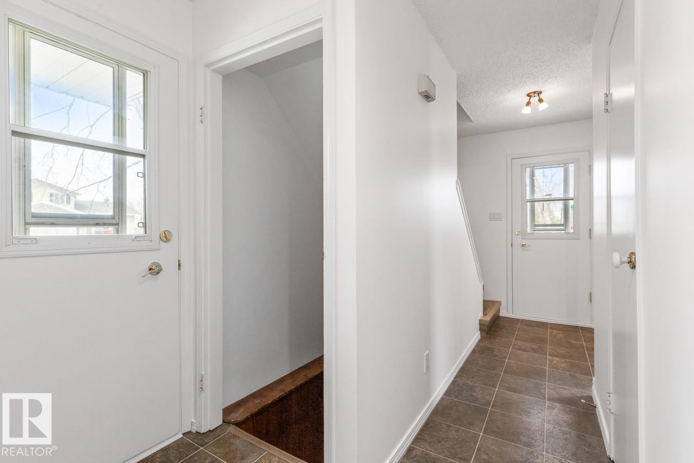 242 Primrose Gardens, Edmonton, AB - Indoor Photo Showing Other Room