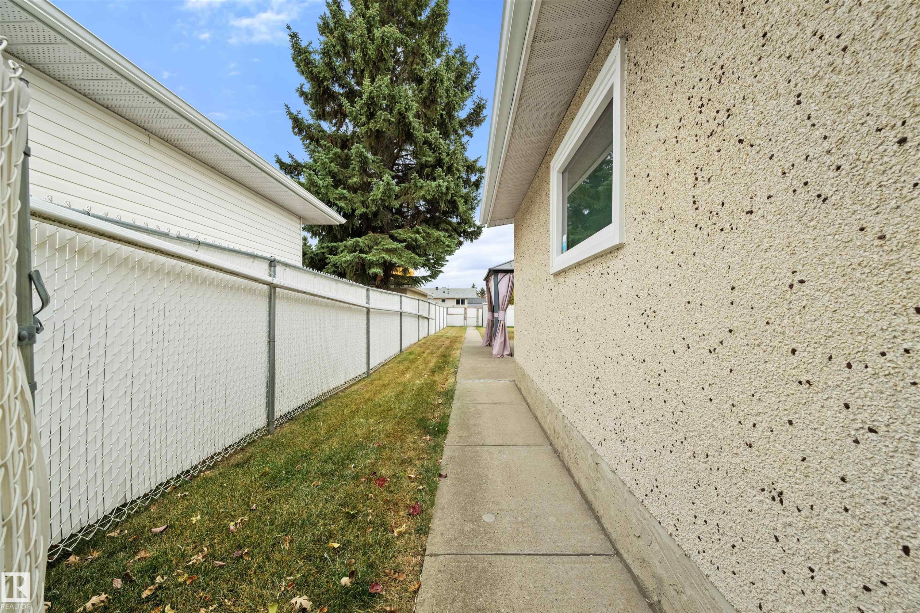 7811 148 Avenue, Edmonton, AB - Outdoor