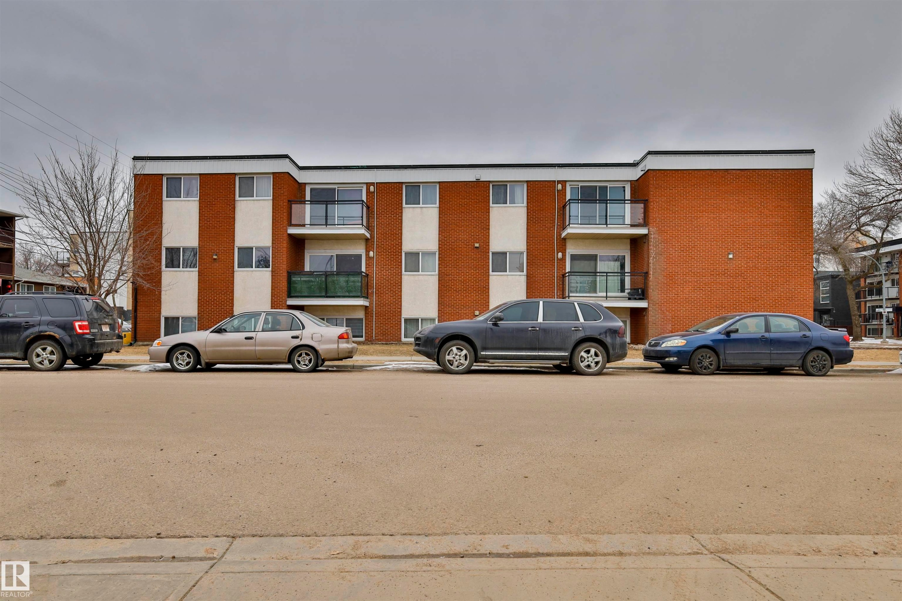 306 10160 83 Avenue, Edmonton, AB - Outdoor