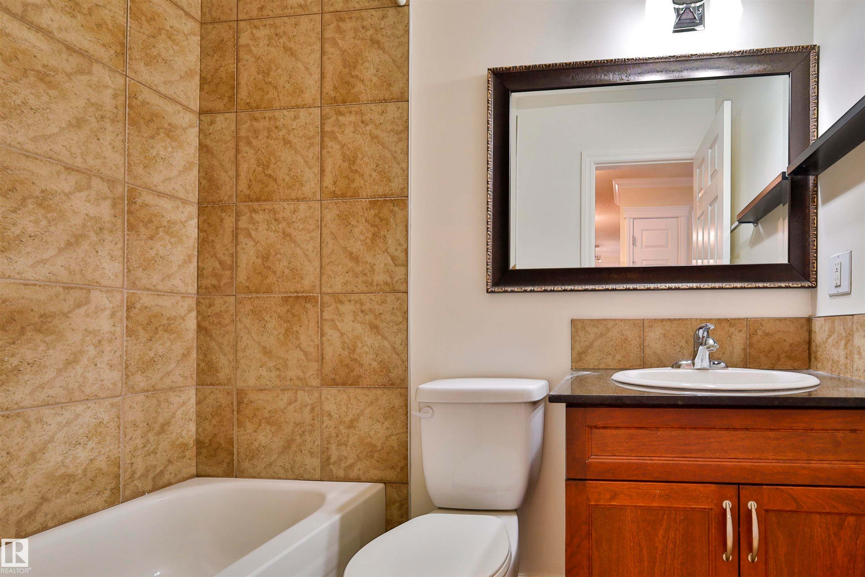 306 10160 83 Avenue, Edmonton, AB - Indoor Photo Showing Bathroom