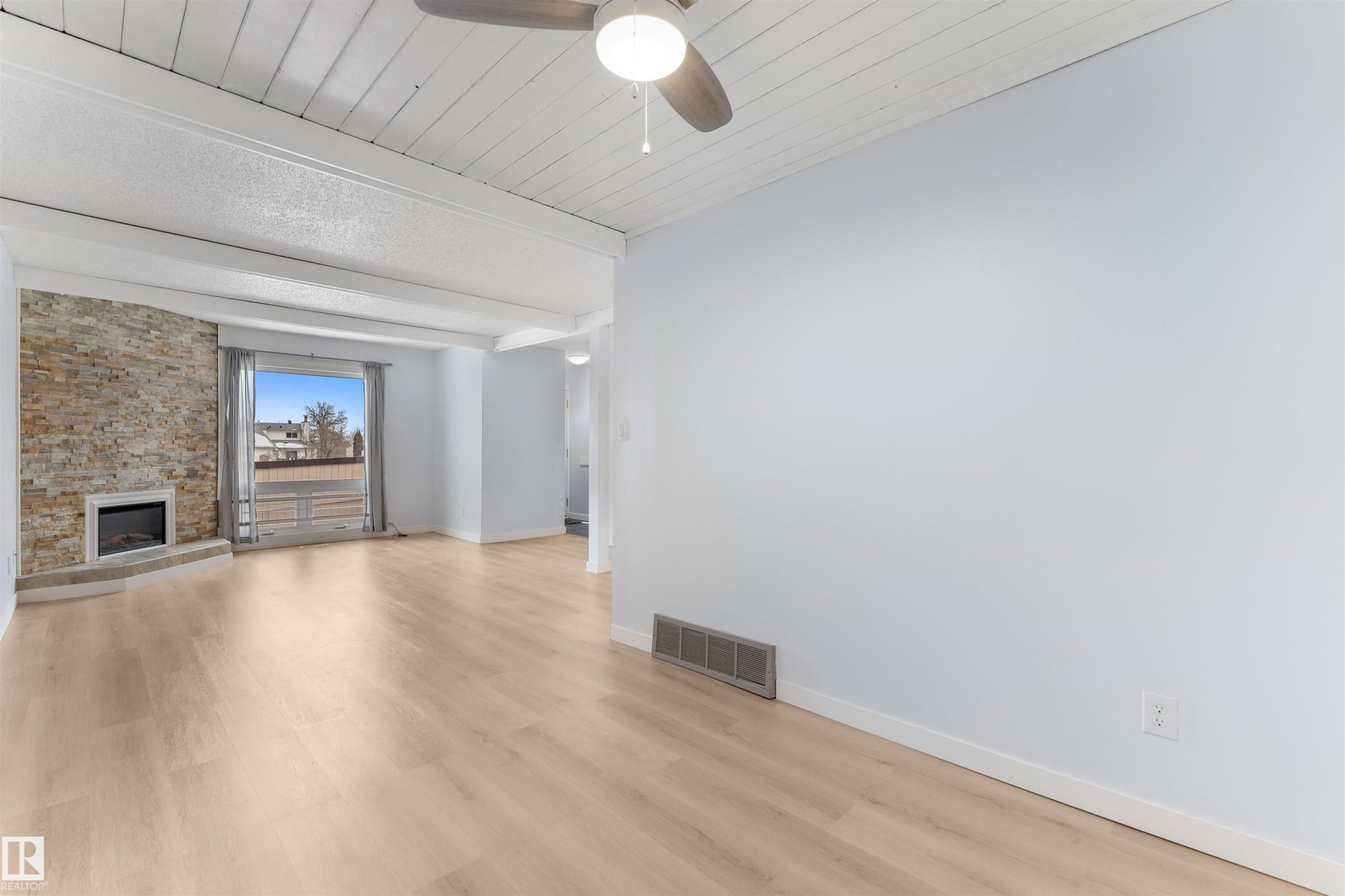 151 Marlborough Place, Edmonton, AB - Indoor With Fireplace