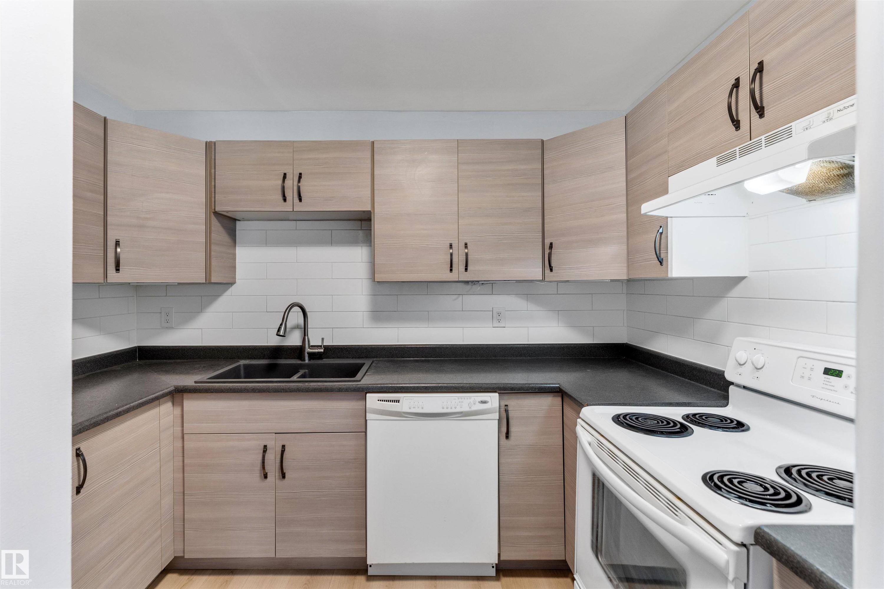 151 Marlborough Place, Edmonton, AB - Indoor Photo Showing Kitchen With Double Sink