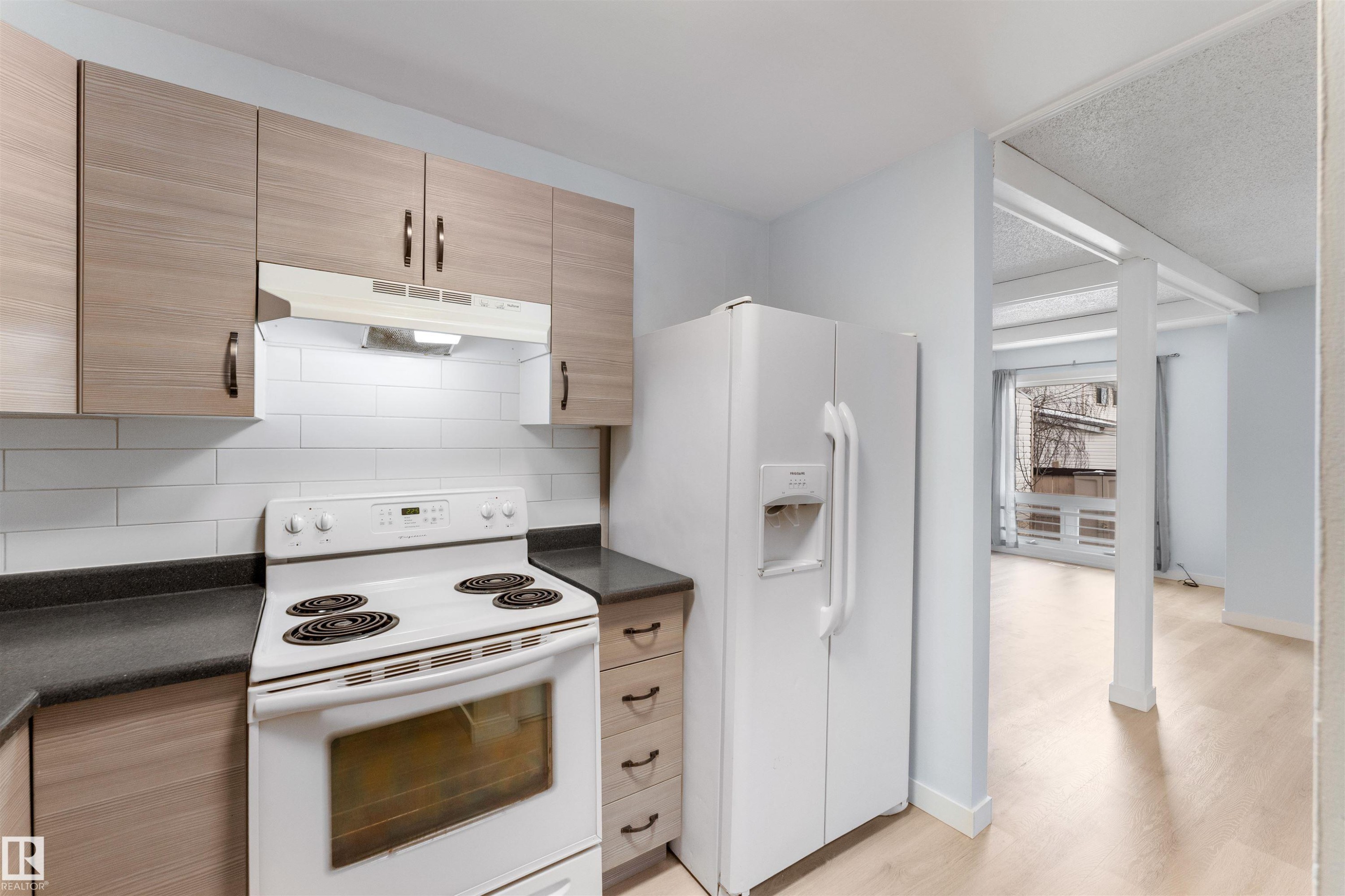151 Marlborough Place, Edmonton, AB - Indoor Photo Showing Kitchen