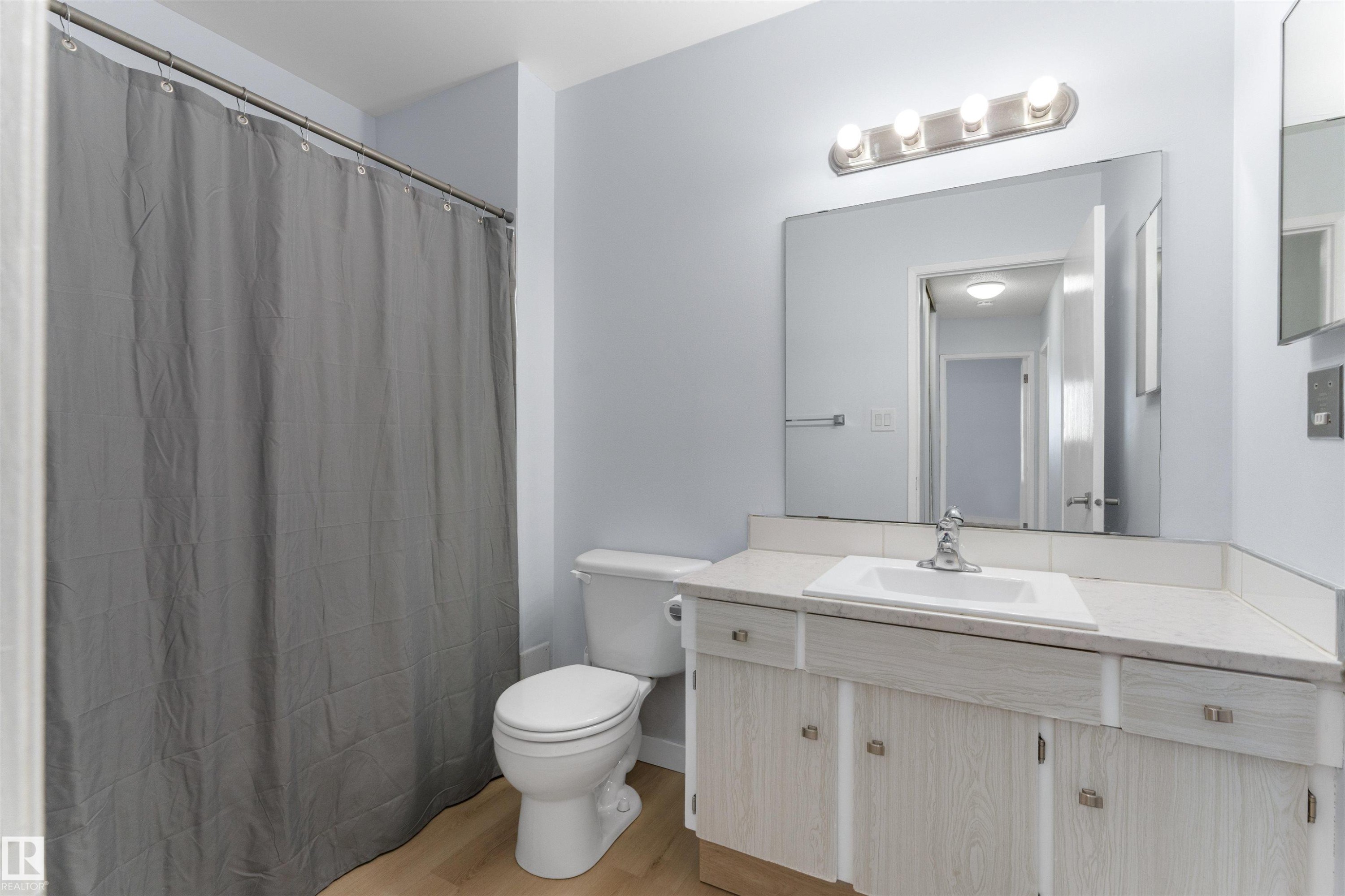 151 Marlborough Place, Edmonton, AB - Indoor Photo Showing Bathroom