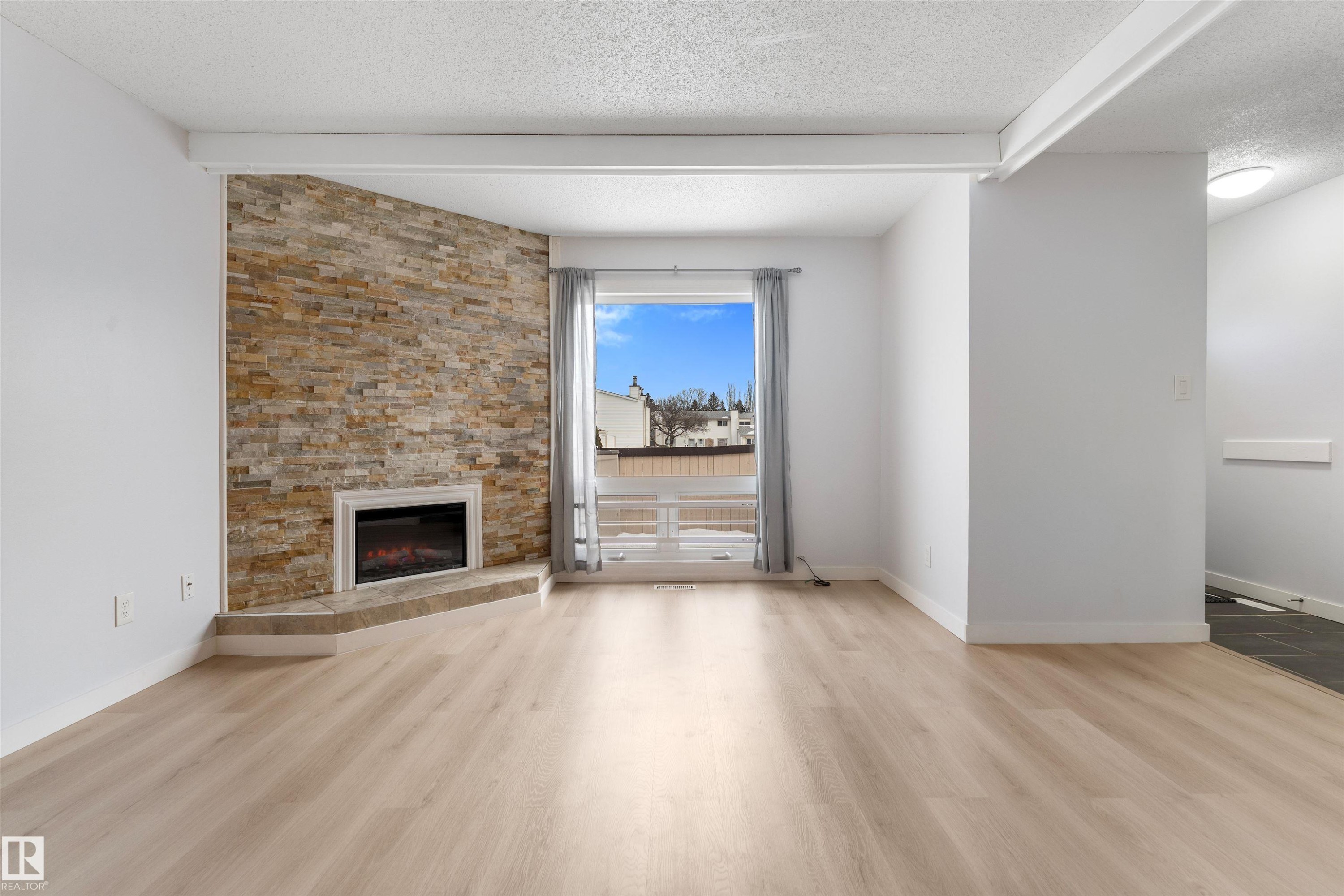 151 Marlborough Place, Edmonton, AB - Indoor Photo Showing Living Room With Fireplace