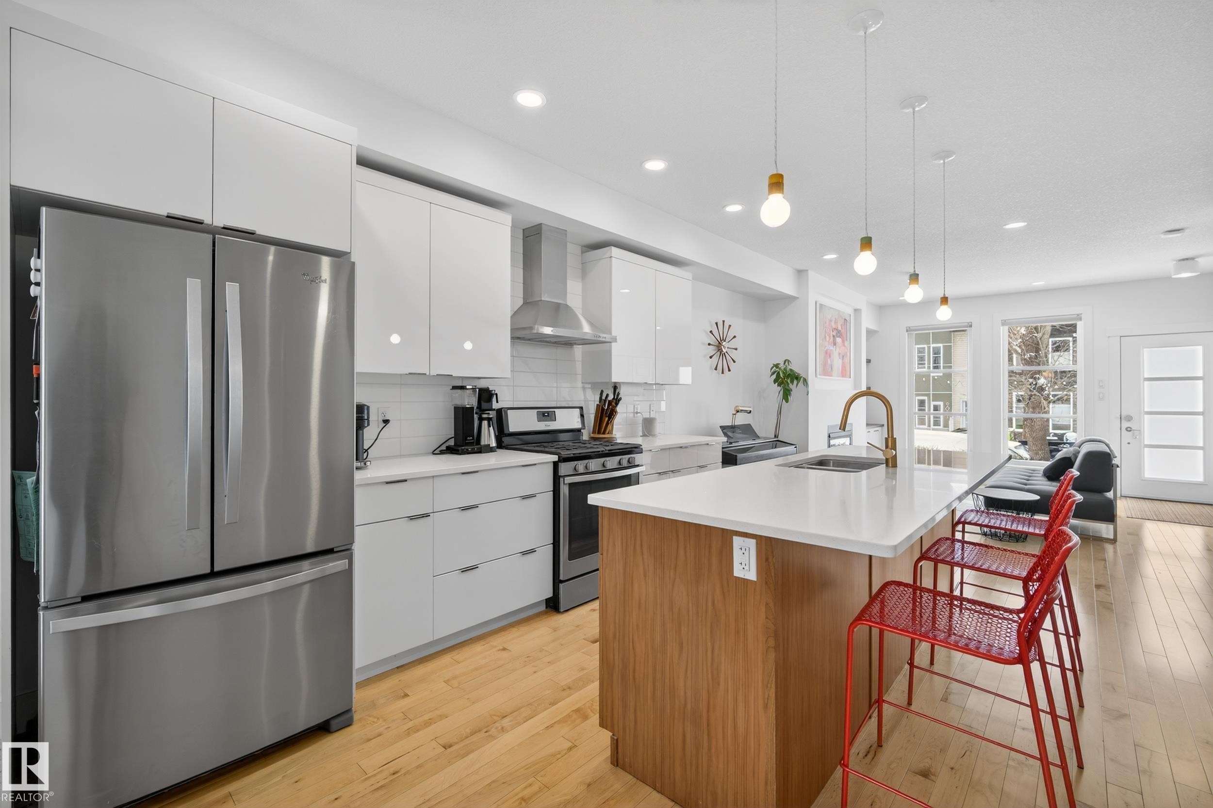 9012 92 Avenue, Edmonton, AB - Indoor Photo Showing Kitchen With Stainless Steel Kitchen With Upgraded Kitchen