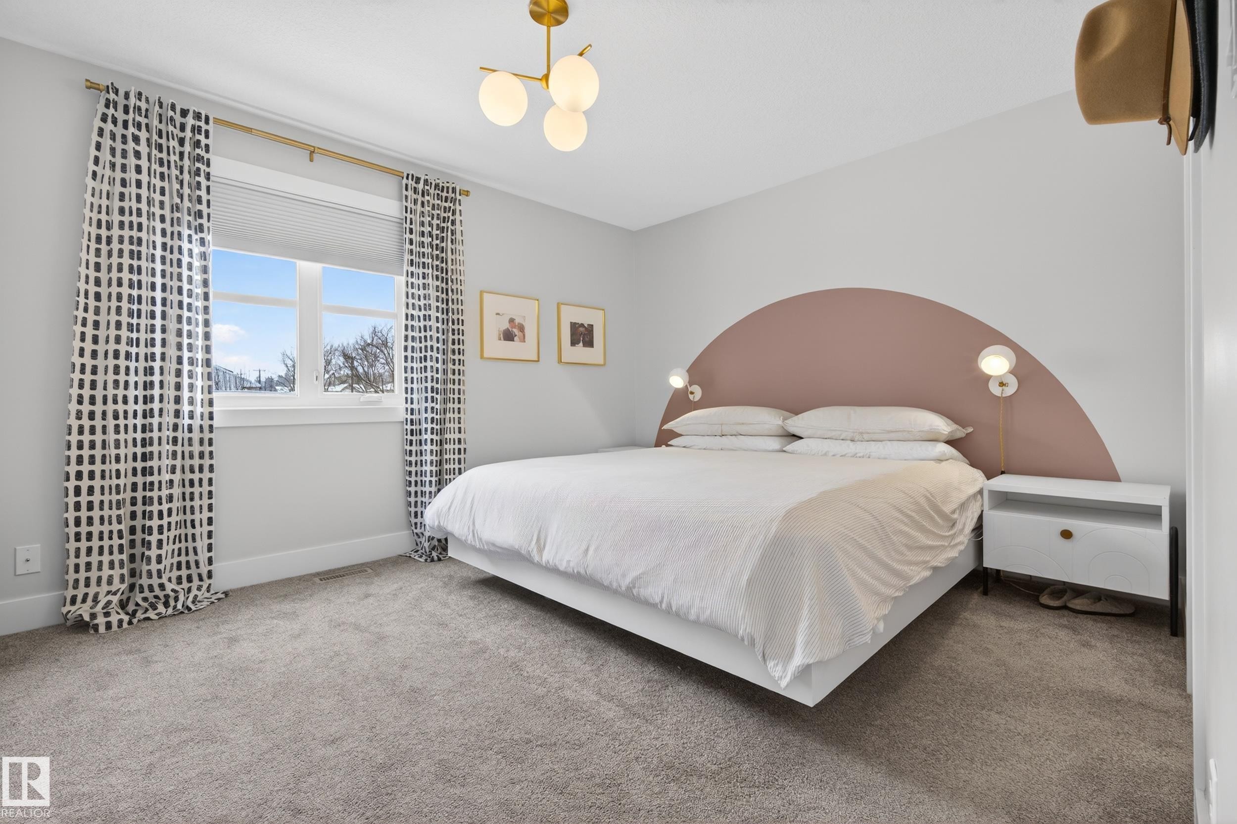 9012 92 Avenue, Edmonton, AB - Indoor Photo Showing Bedroom