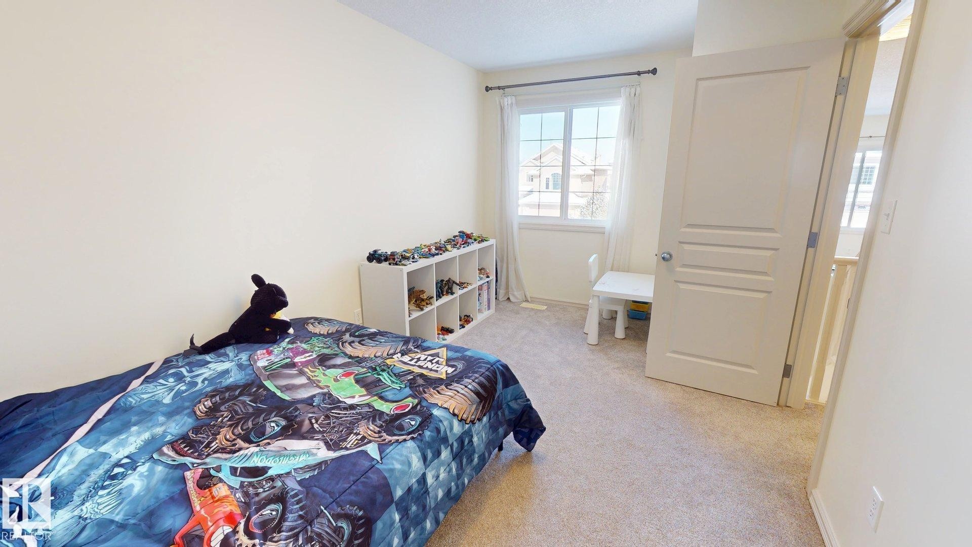 This room features light-colored walls and carpeted flooring - 1609 Hodgson Crest, Edmonton, AB - Indoor Photo Showing Bedroom