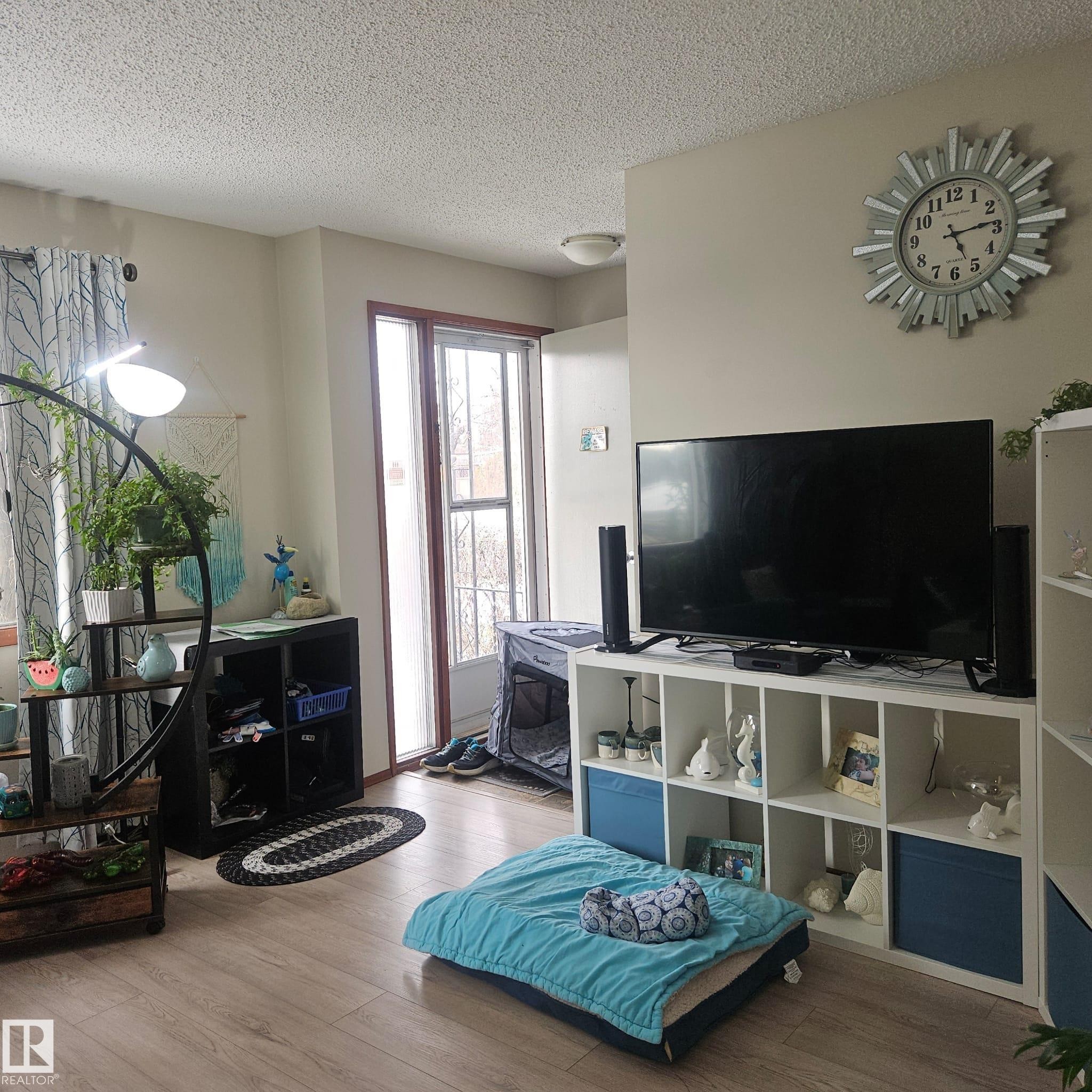 8315 69 Avenue, Edmonton, AB - Indoor Photo Showing Living Room
