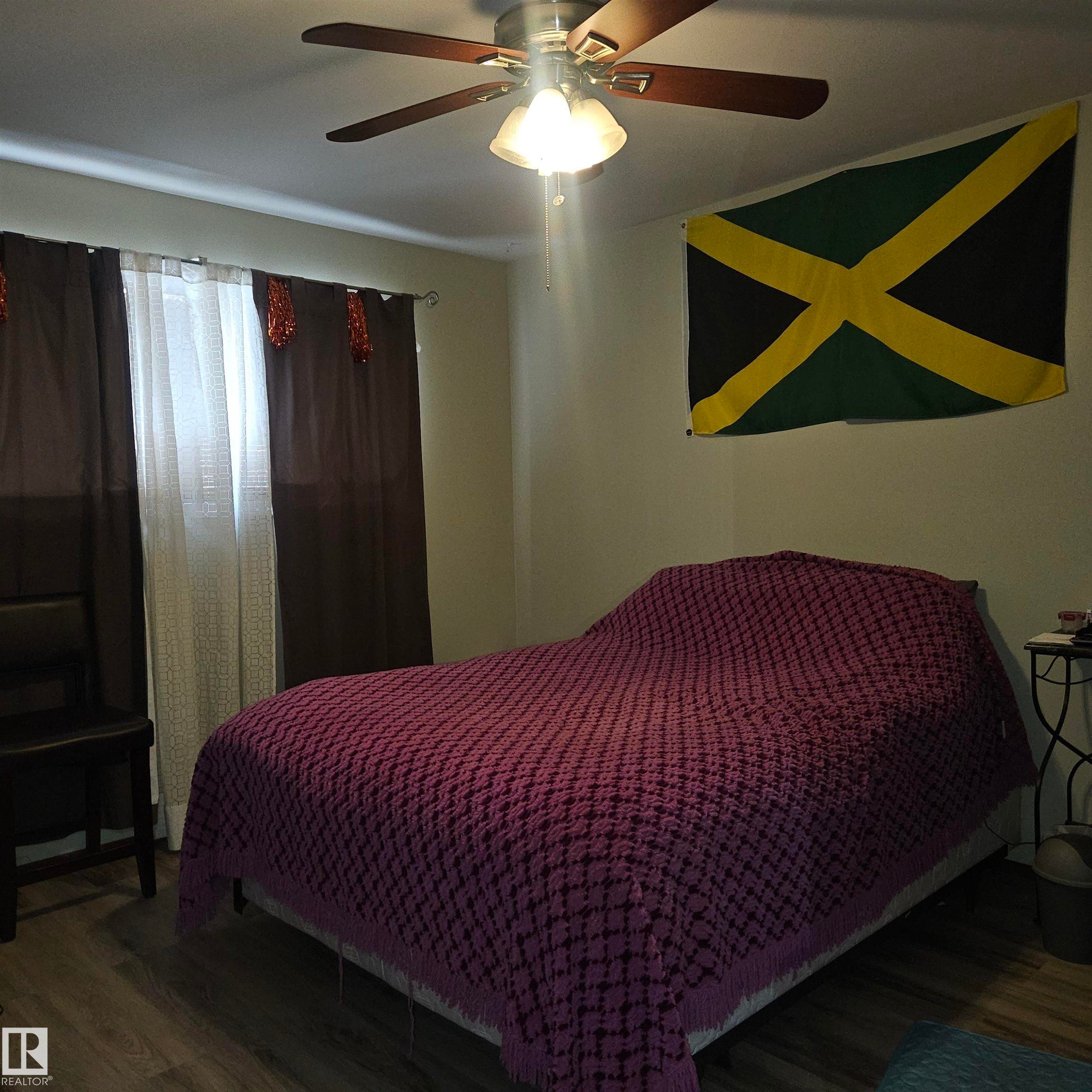 8317 69 Avenue, Edmonton, AB - Indoor Photo Showing Bedroom