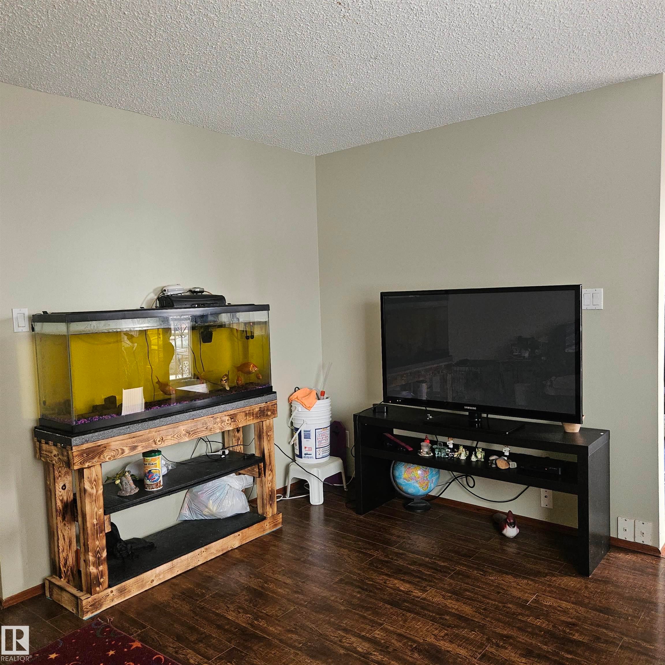 8317 69 Avenue, Edmonton, AB - Indoor