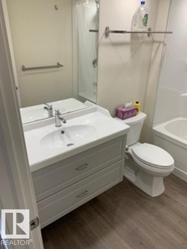 8317 69 Avenue, Edmonton, AB - Indoor Photo Showing Bathroom