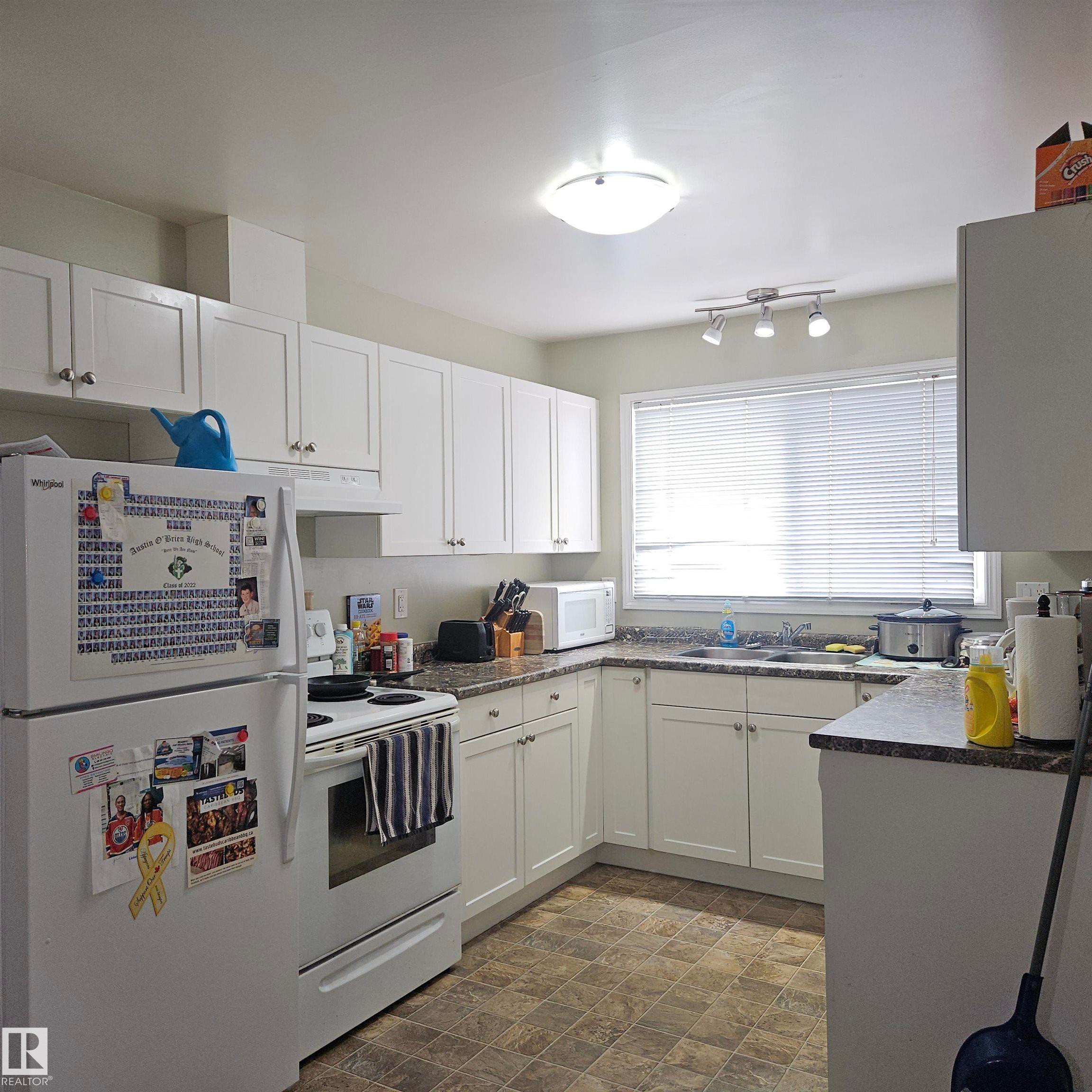 8317 69 Avenue, Edmonton, AB - Indoor Photo Showing Kitchen