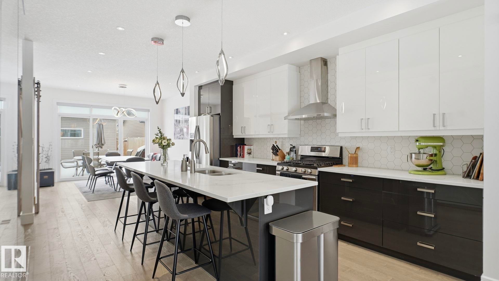 10817 75 Avenue, Edmonton, AB - Indoor Photo Showing Kitchen With Stainless Steel Kitchen With Upgraded Kitchen