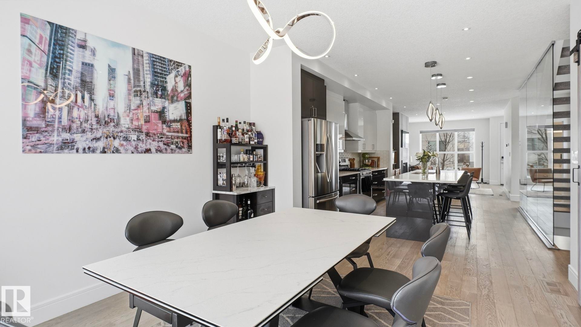 10817 75 Avenue, Edmonton, AB - Indoor
