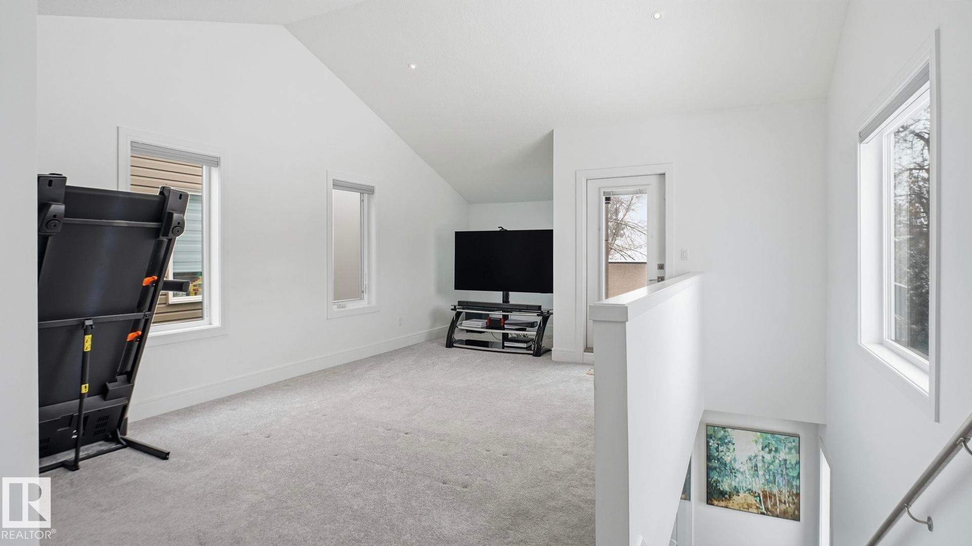 10817 75 Avenue, Edmonton, AB - Indoor