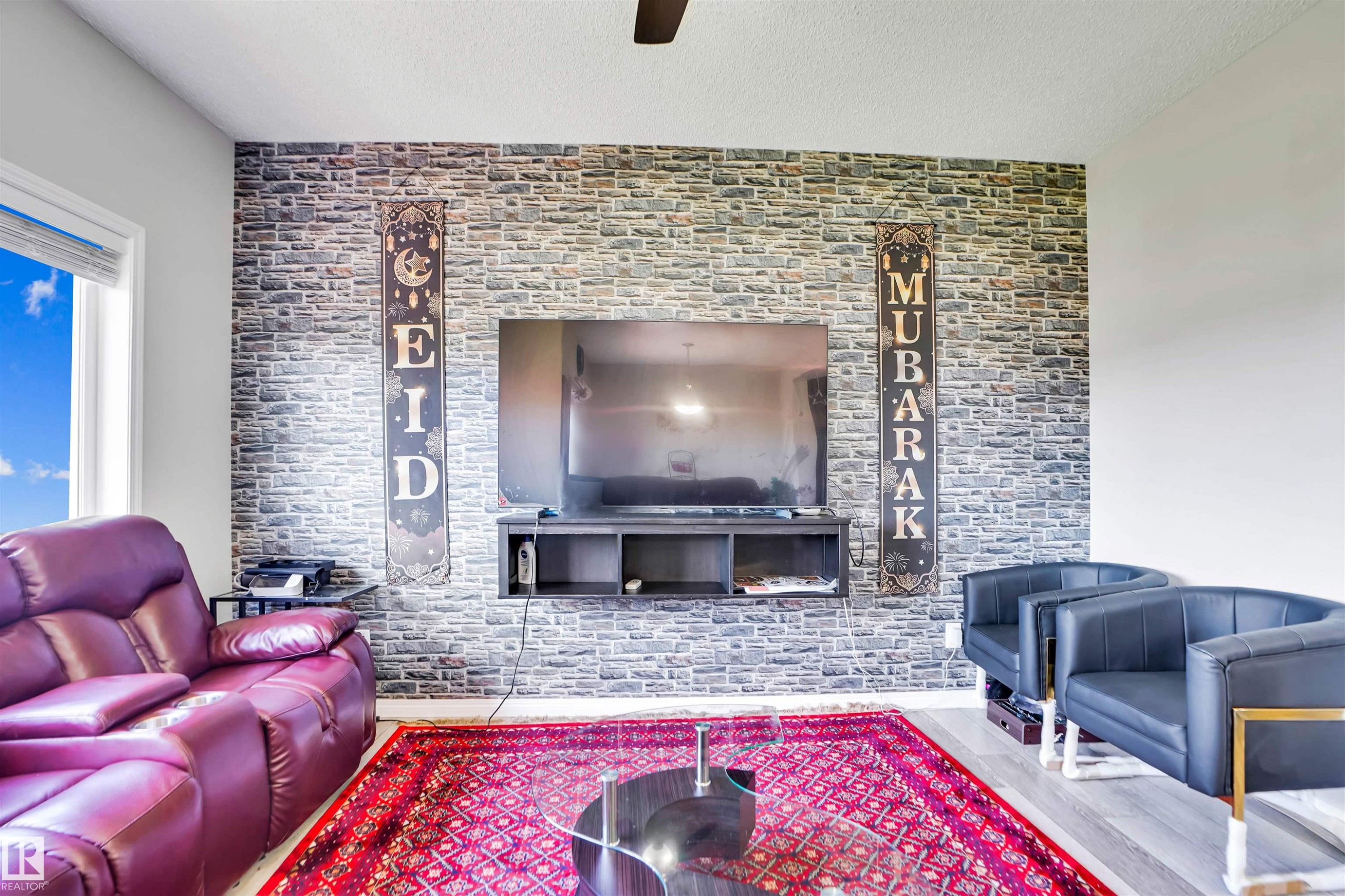2743 Collins Crescent, Edmonton, AB - Indoor Photo Showing Living Room