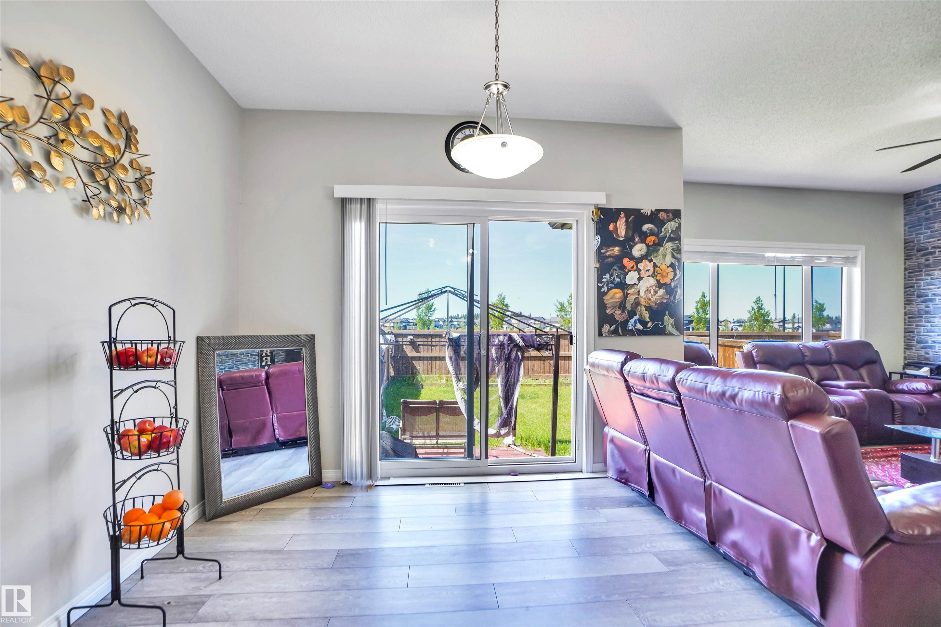 2743 Collins Crescent, Edmonton, AB - Indoor