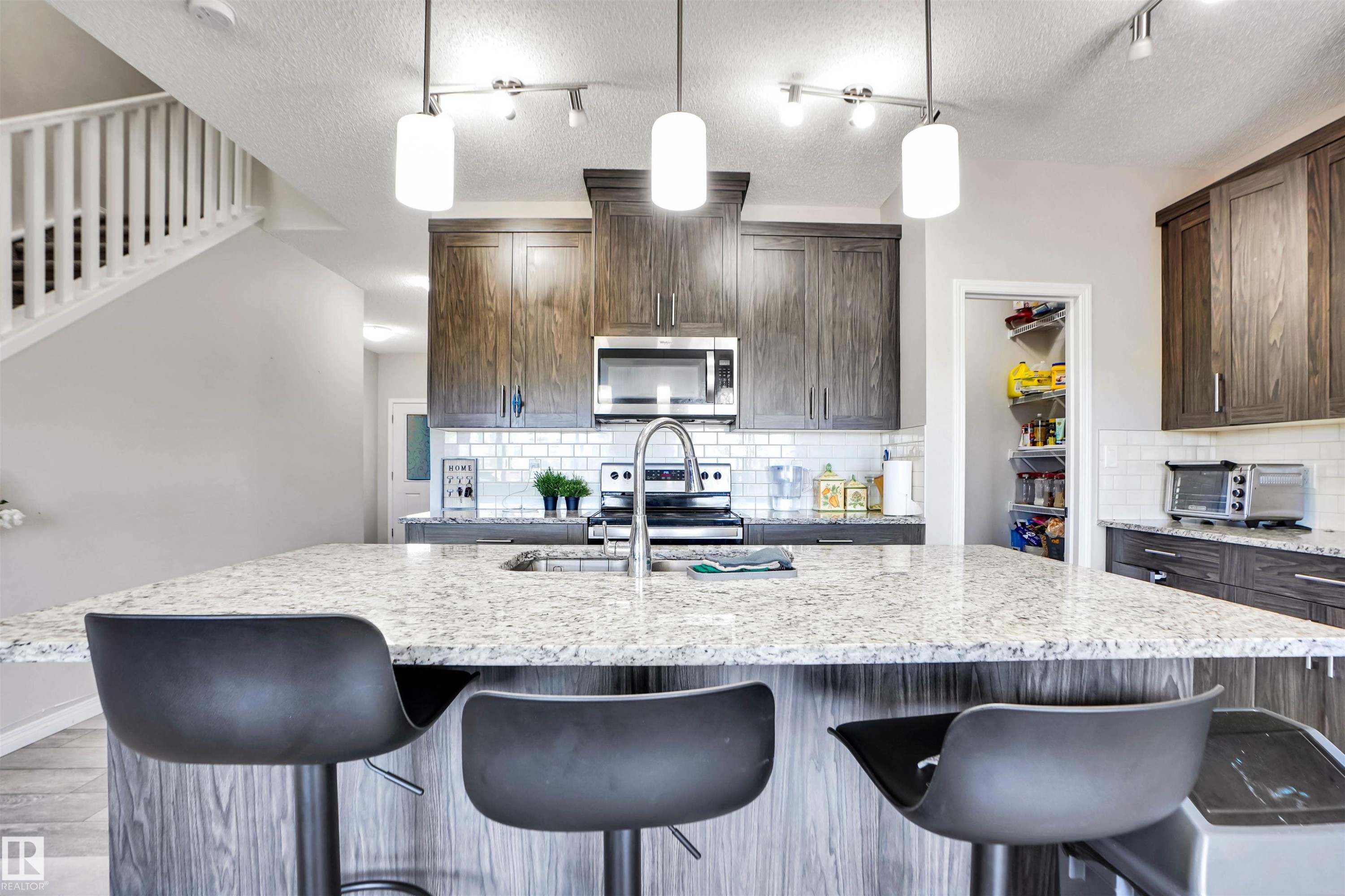 2743 Collins Crescent, Edmonton, AB - Indoor Photo Showing Kitchen With Upgraded Kitchen