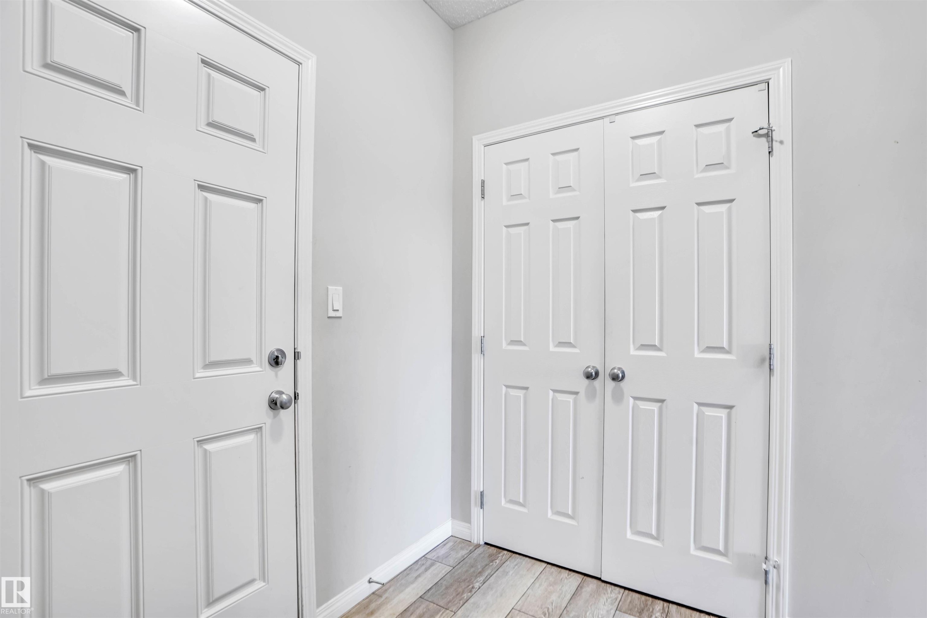 2743 Collins Crescent, Edmonton, AB - Indoor Photo Showing Other Room