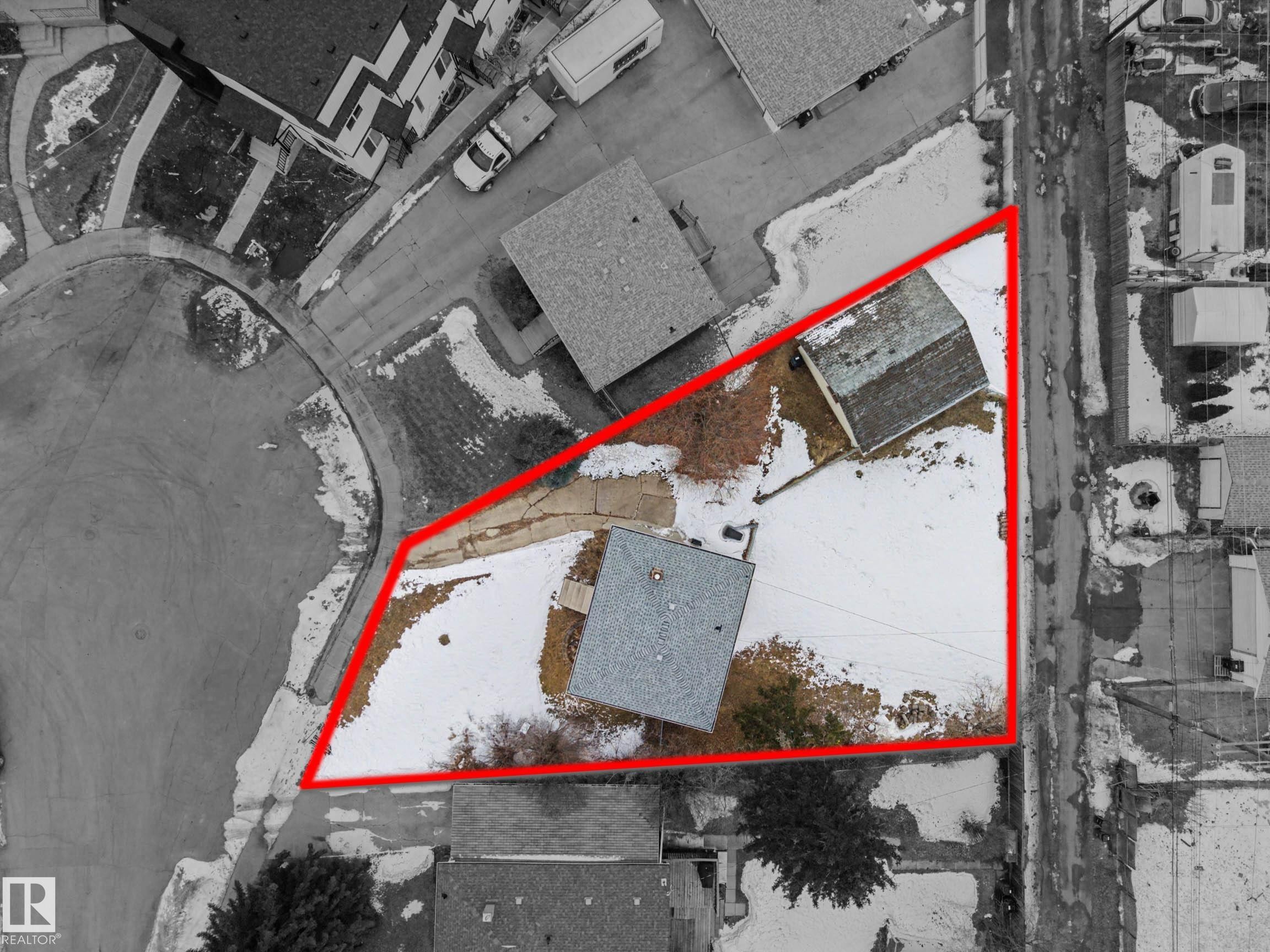 Property Boundary Overlay. Illustrating the perimeter of the property - 9409 154 Street, Edmonton, AB -