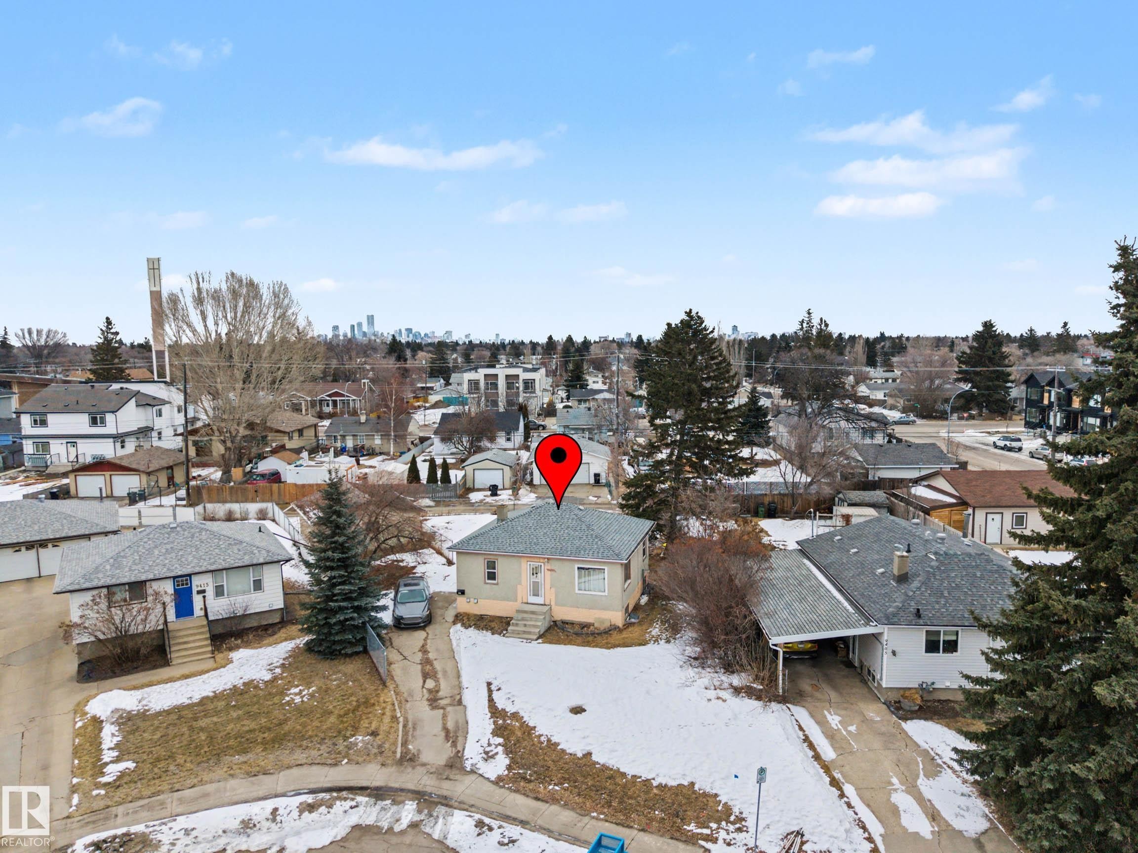Aerial view showcasing the property situated within a neighborhood, featuring a clear sky and distant skyline - 9409 154 Street, Edmonton, AB - Outdoor With View