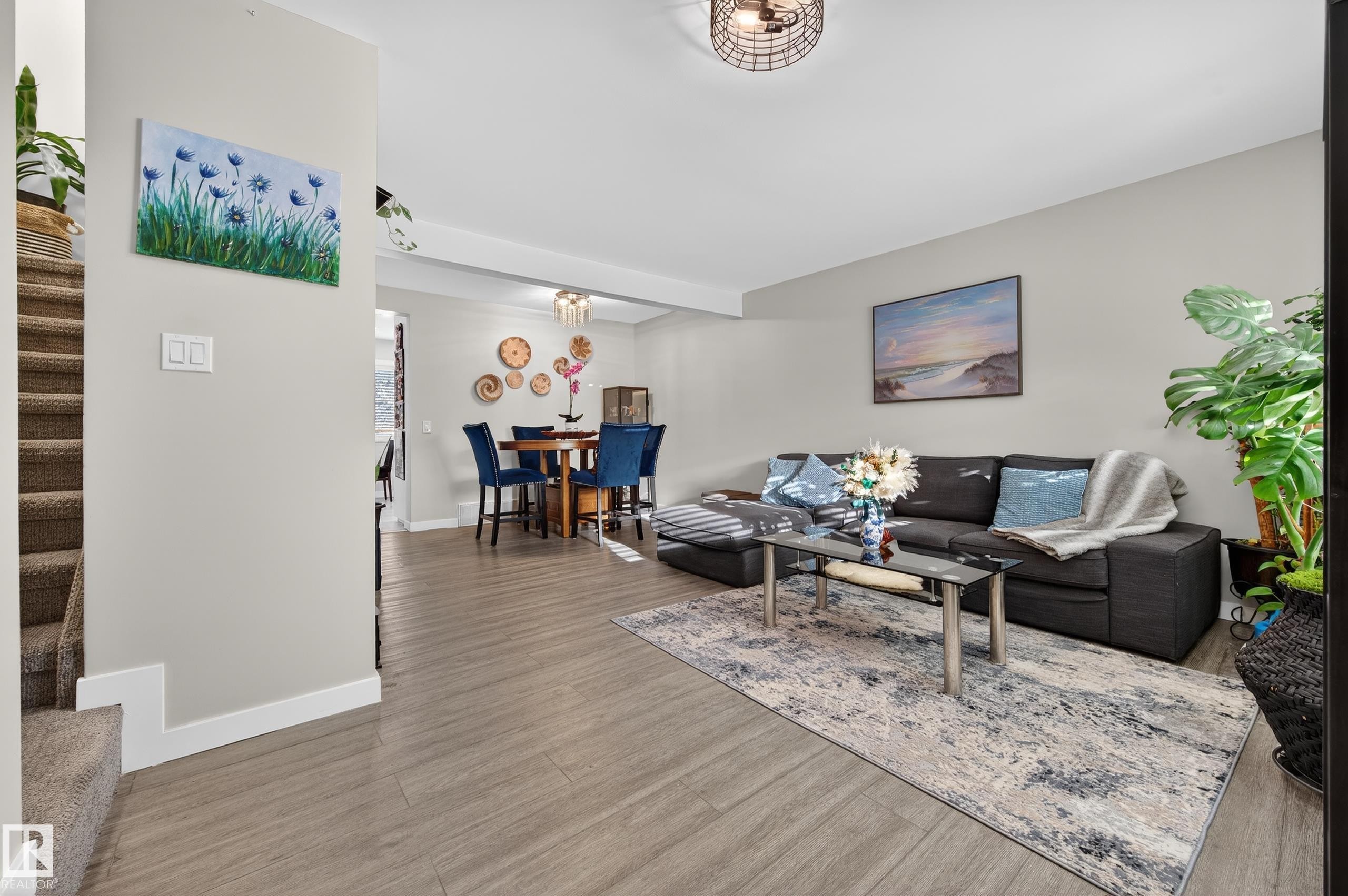 4755 35 Avenue, Edmonton, AB - Indoor Photo Showing Living Room