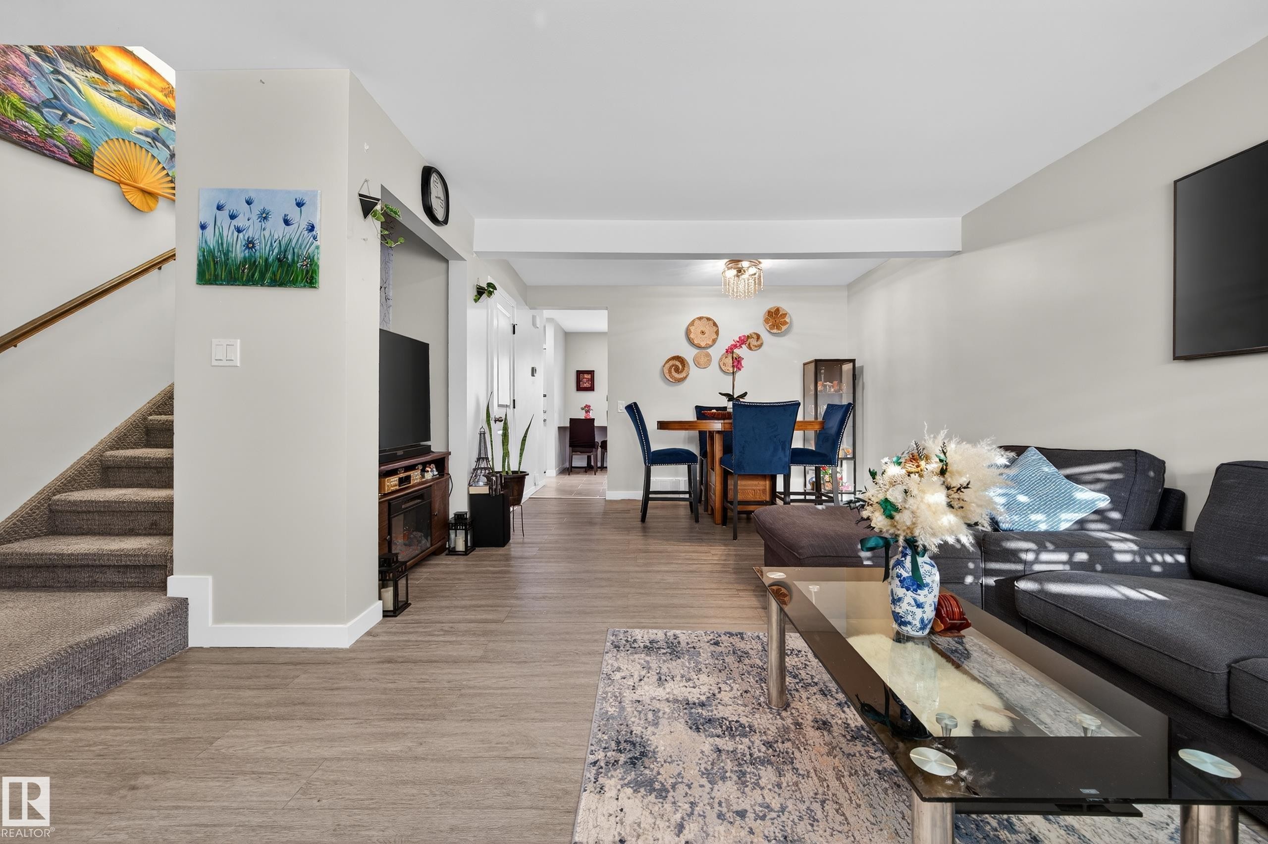 4755 35 Avenue, Edmonton, AB - Indoor Photo Showing Living Room