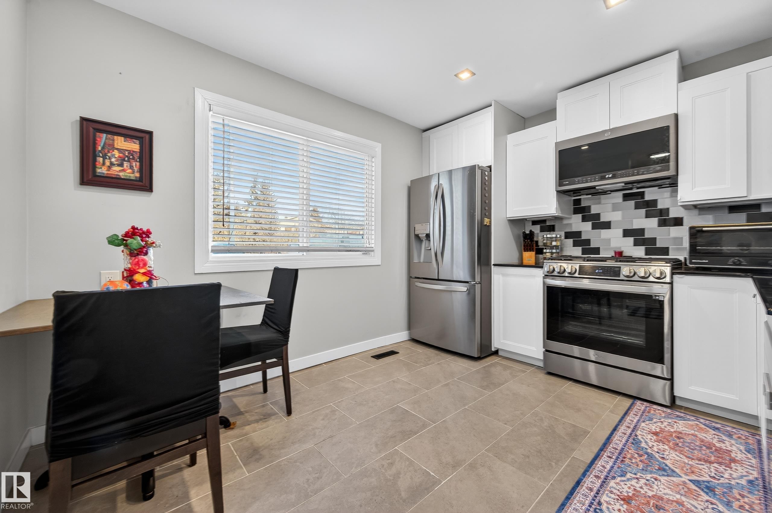 4755 35 Avenue, Edmonton, AB - Indoor Photo Showing Kitchen