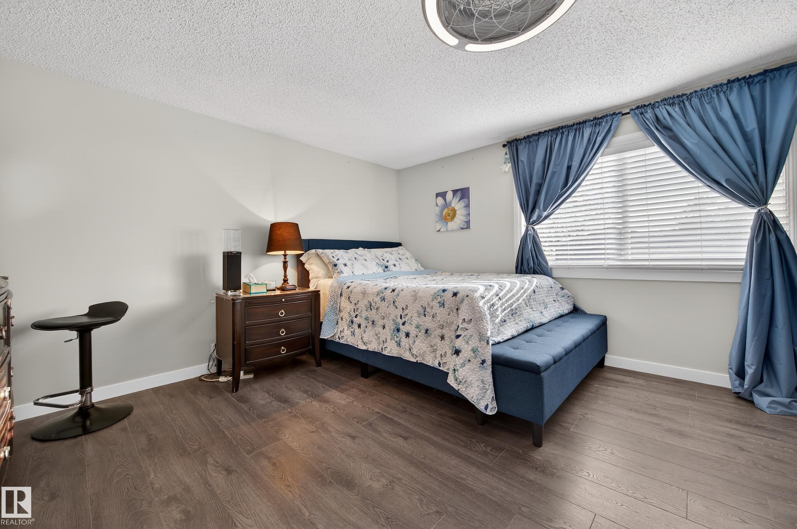 4755 35 Avenue, Edmonton, AB - Indoor Photo Showing Bedroom