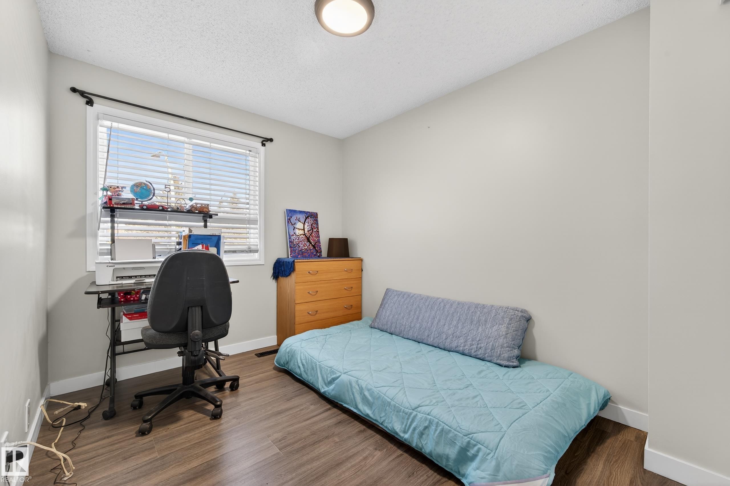 4755 35 Avenue, Edmonton, AB - Indoor Photo Showing Bedroom