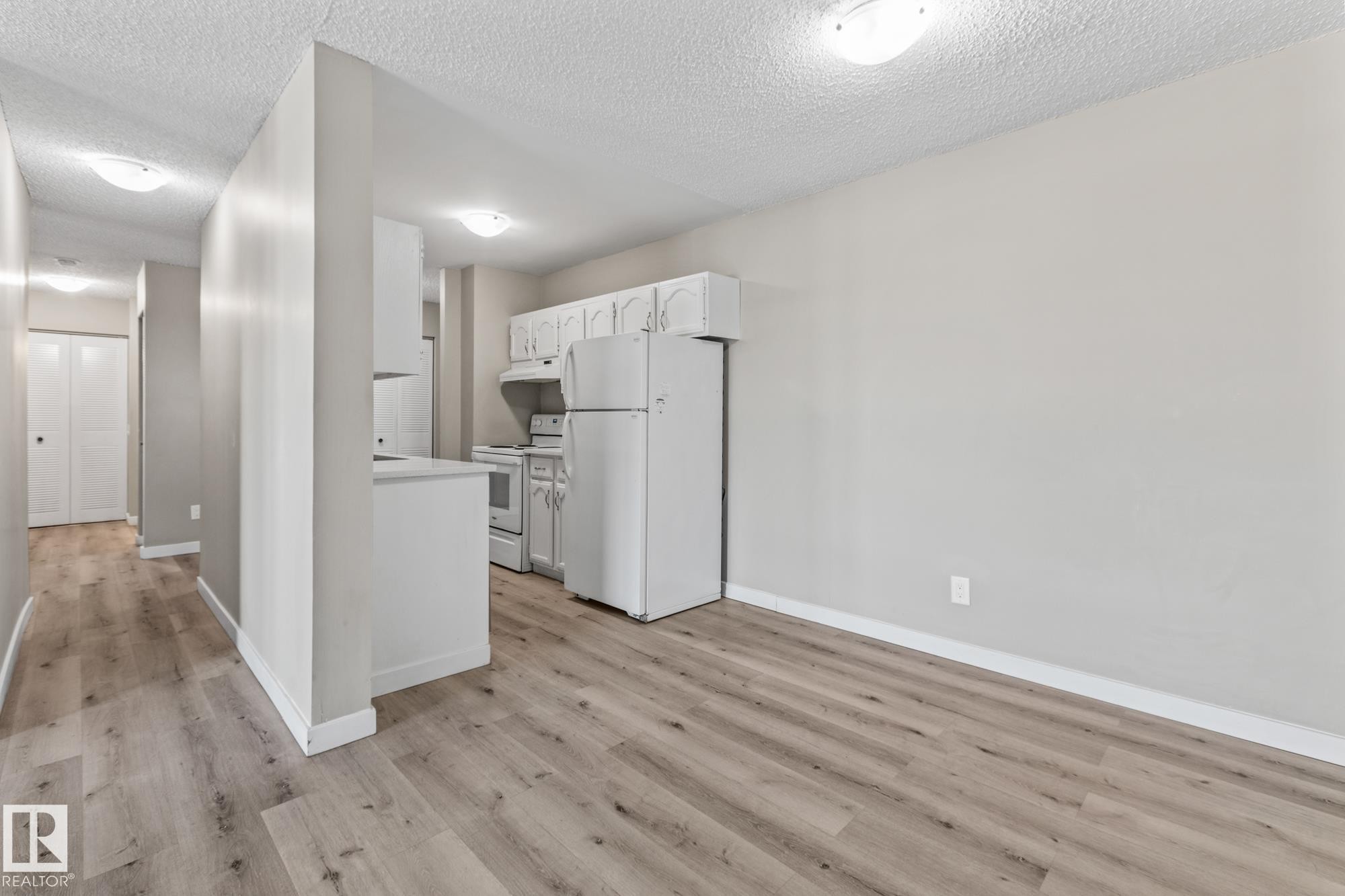 #502 10125 109 St Nw, Edmonton, AB - Indoor Photo Showing Kitchen
