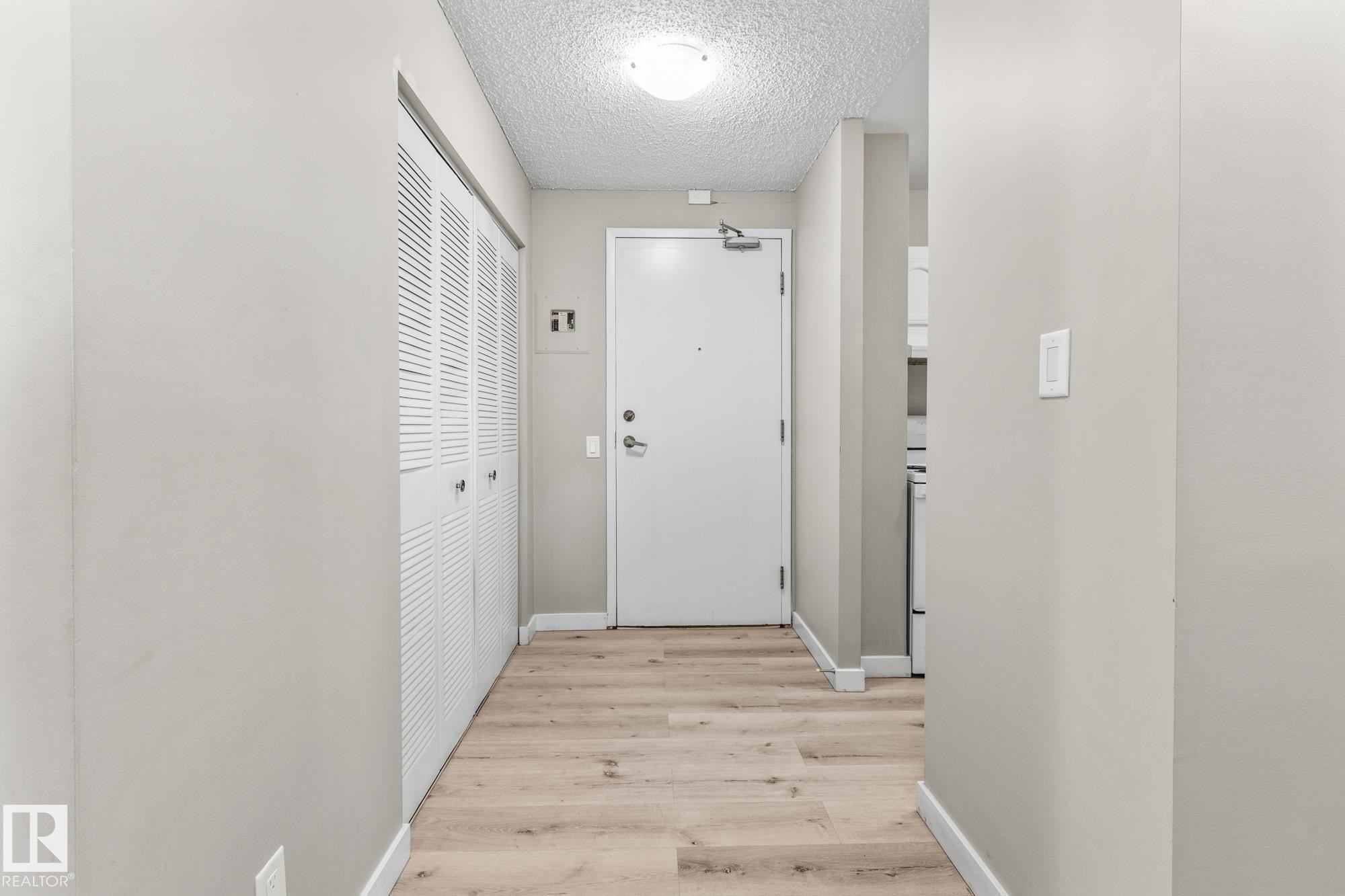 #502 10125 109 St Nw, Edmonton, AB - Indoor Photo Showing Other Room