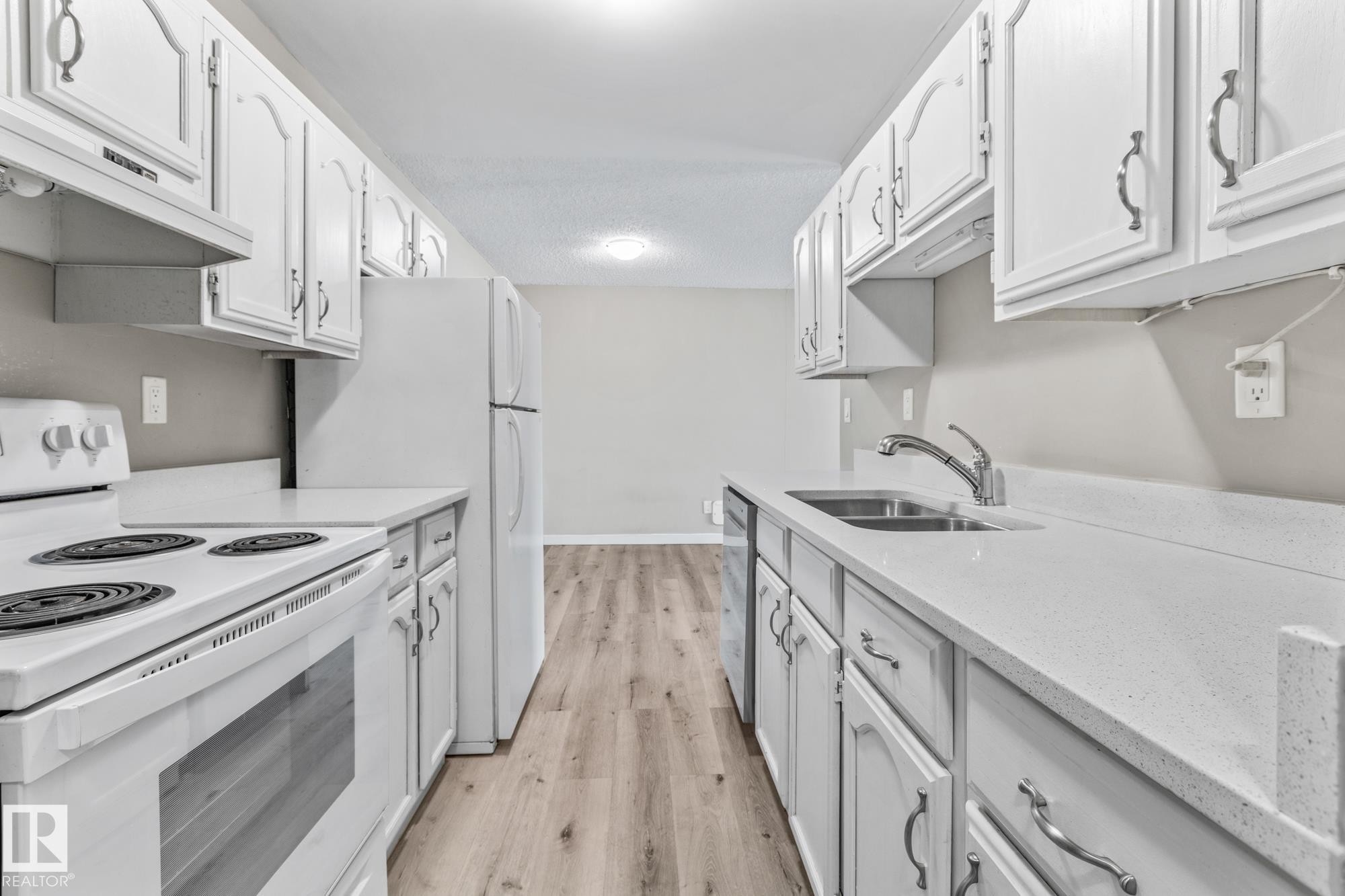 #502 10125 109 St Nw, Edmonton, AB - Indoor Photo Showing Kitchen With Double Sink