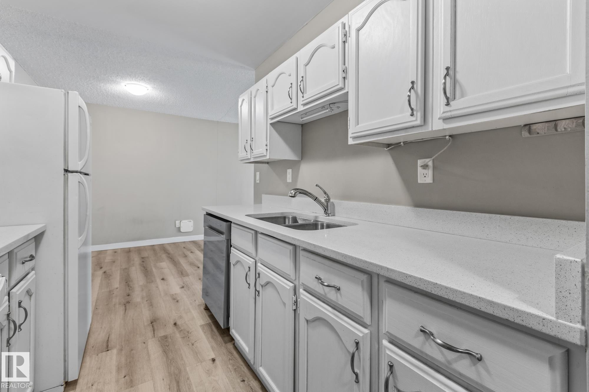 #502 10125 109 St Nw, Edmonton, AB - Indoor Photo Showing Kitchen With Double Sink