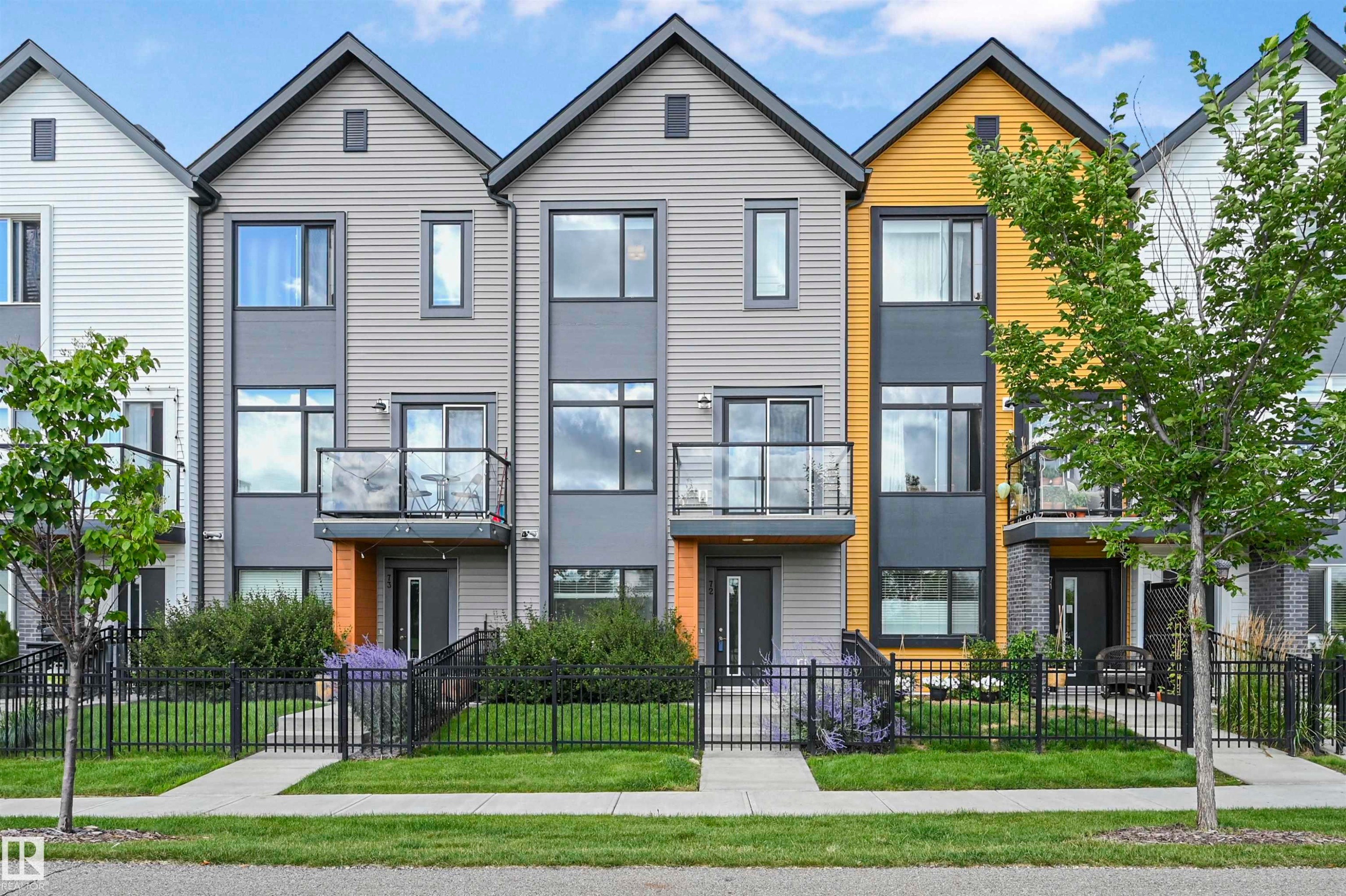 72 1010 Rabbit Hill Road, Edmonton, AB - Outdoor With Facade