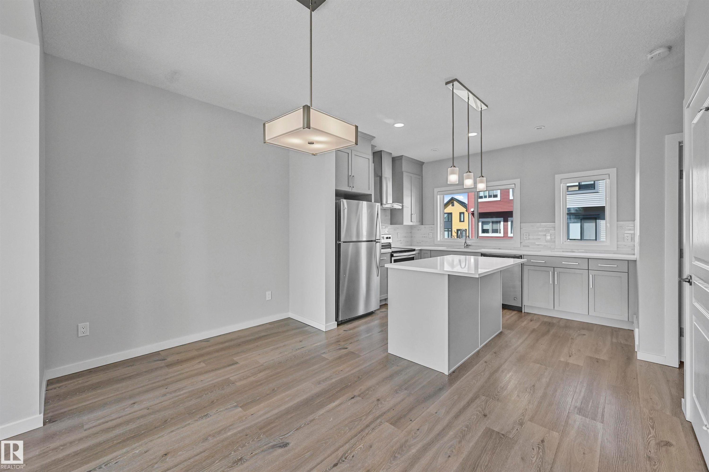 72 1010 Rabbit Hill Road, Edmonton, AB - Indoor Photo Showing Kitchen With Upgraded Kitchen