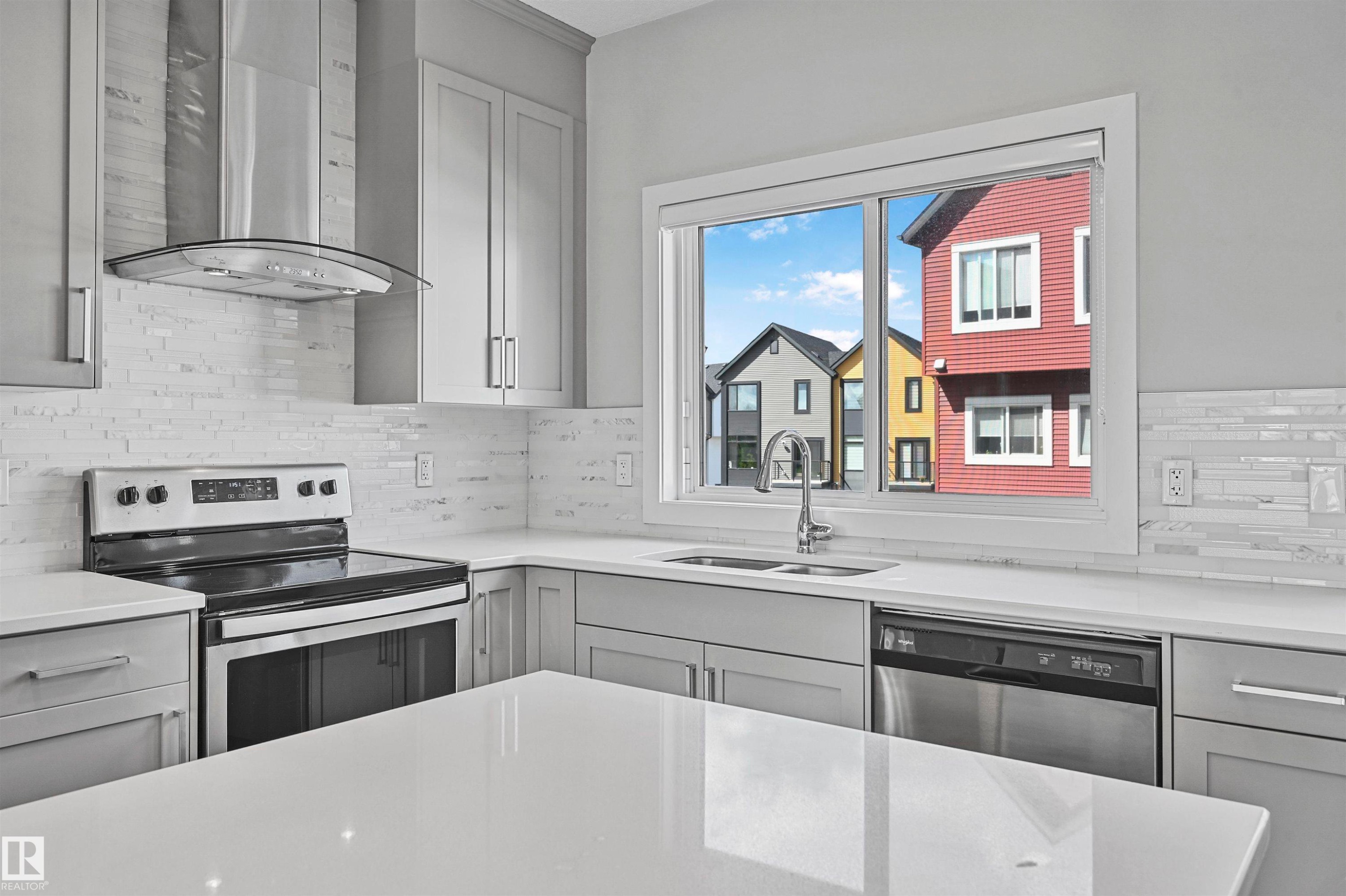 72 1010 Rabbit Hill Road, Edmonton, AB - Indoor Photo Showing Kitchen With Double Sink With Upgraded Kitchen