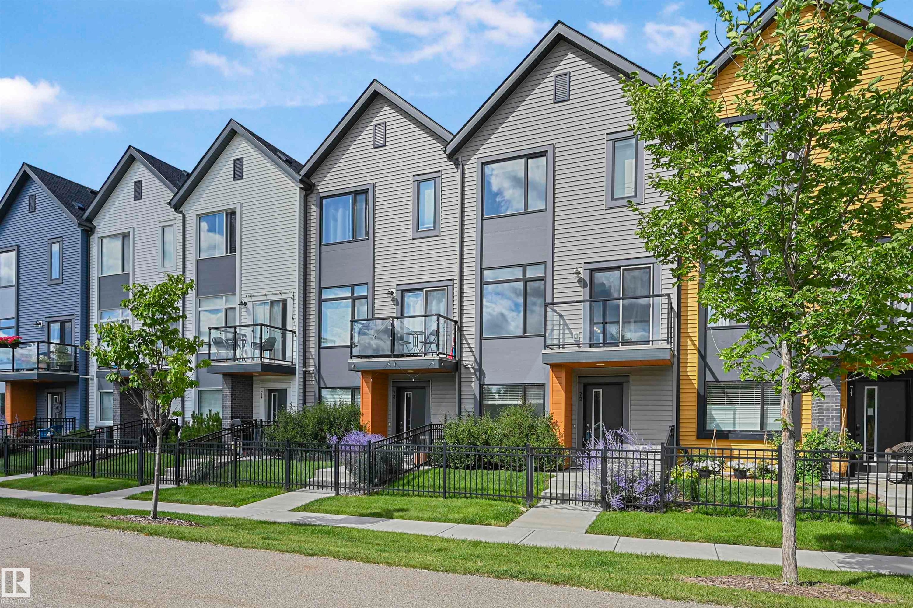 72 1010 Rabbit Hill Road, Edmonton, AB - Outdoor With Facade