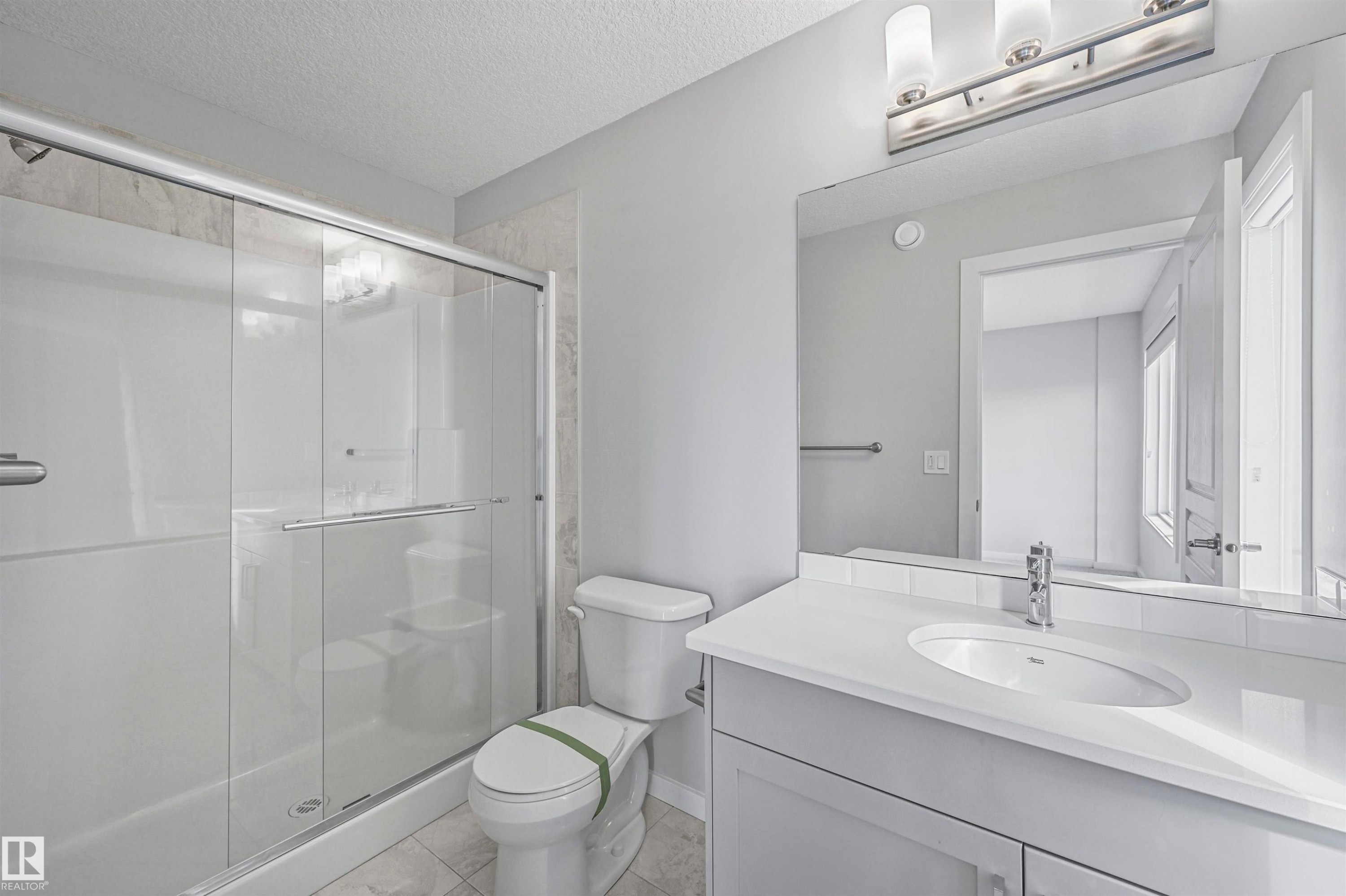 72 1010 Rabbit Hill Road, Edmonton, AB - Indoor Photo Showing Bathroom
