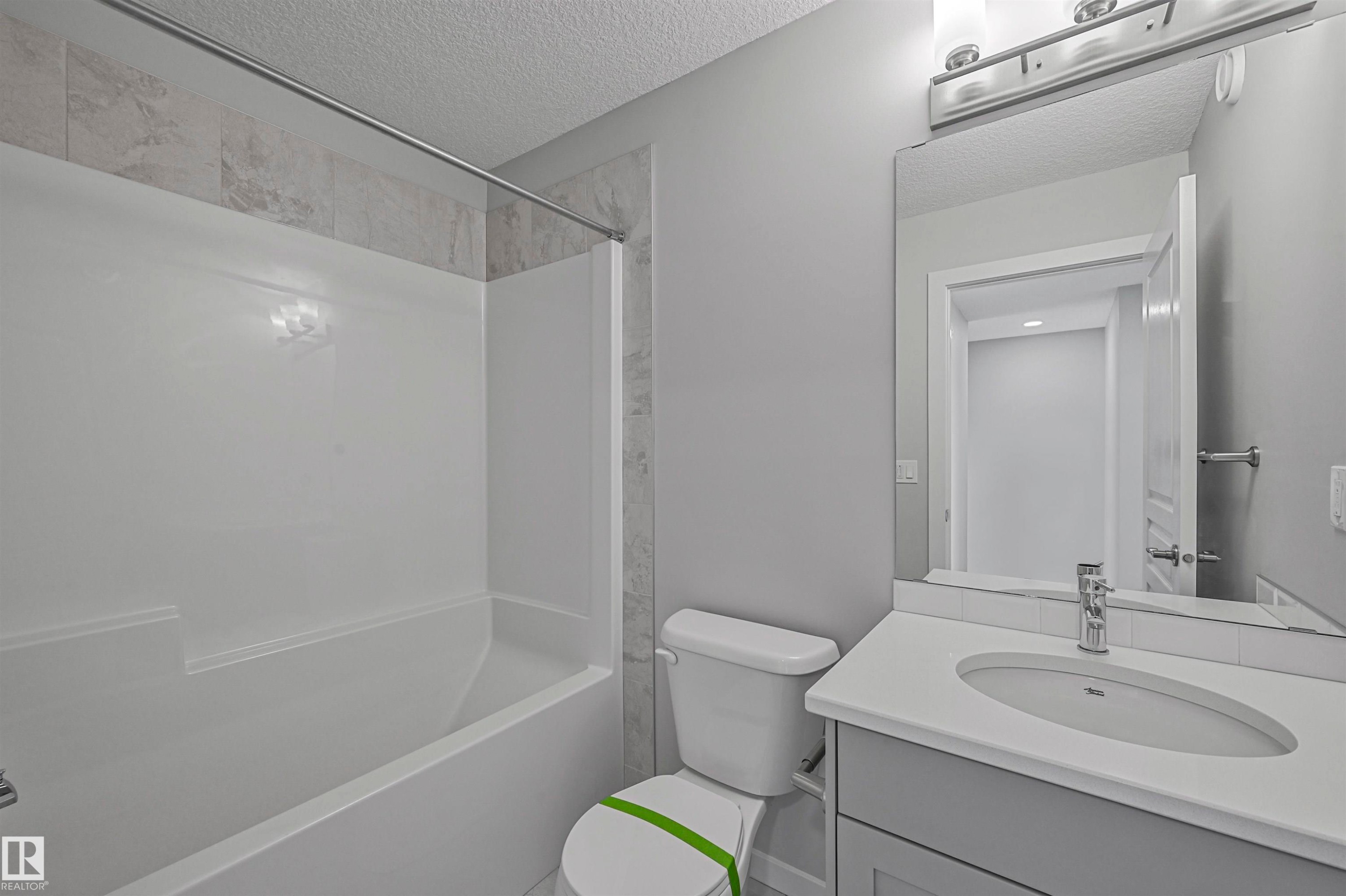 72 1010 Rabbit Hill Road, Edmonton, AB - Indoor Photo Showing Bathroom